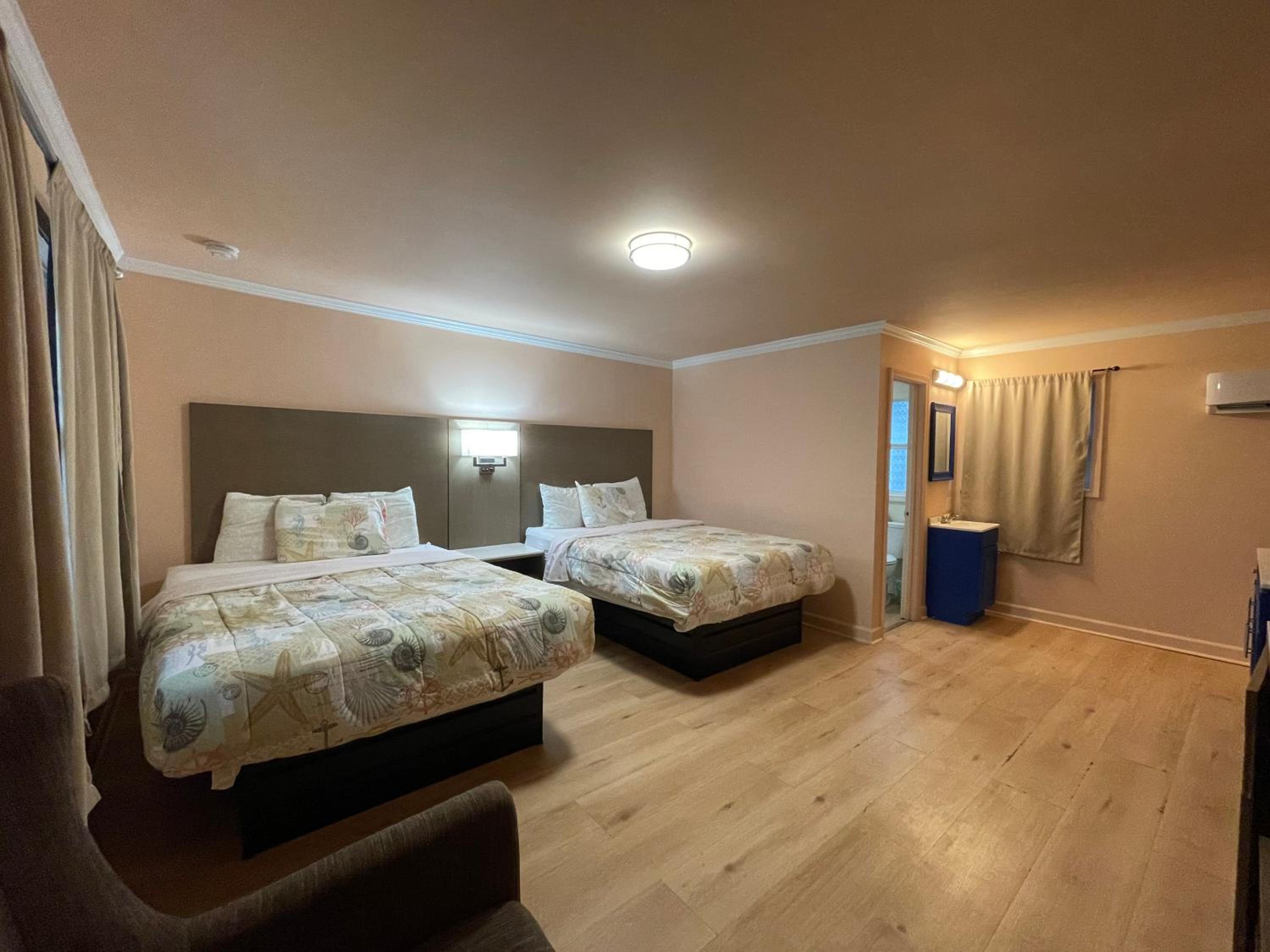 Queen Room photo 1