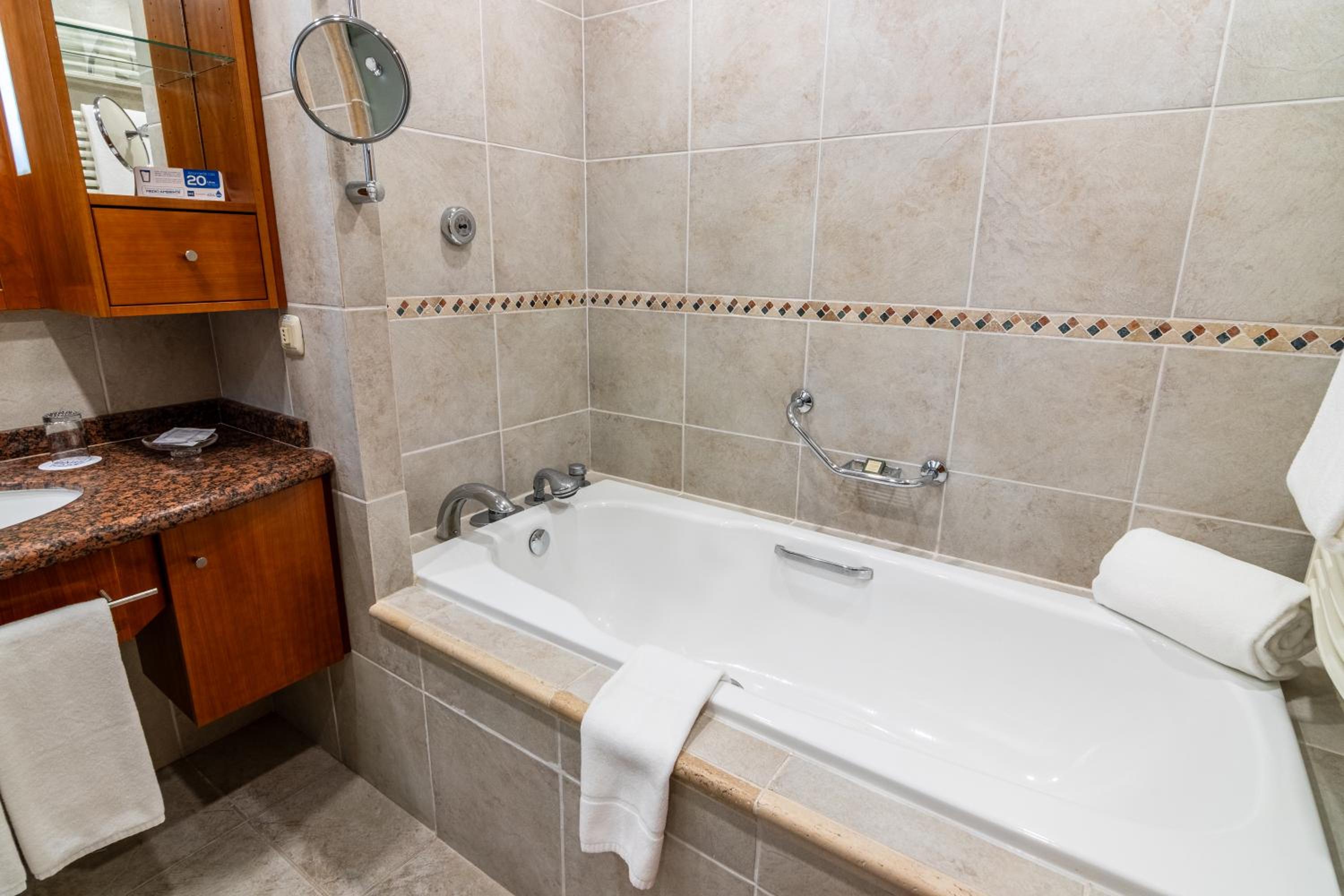 Deluxe Suite photo 3