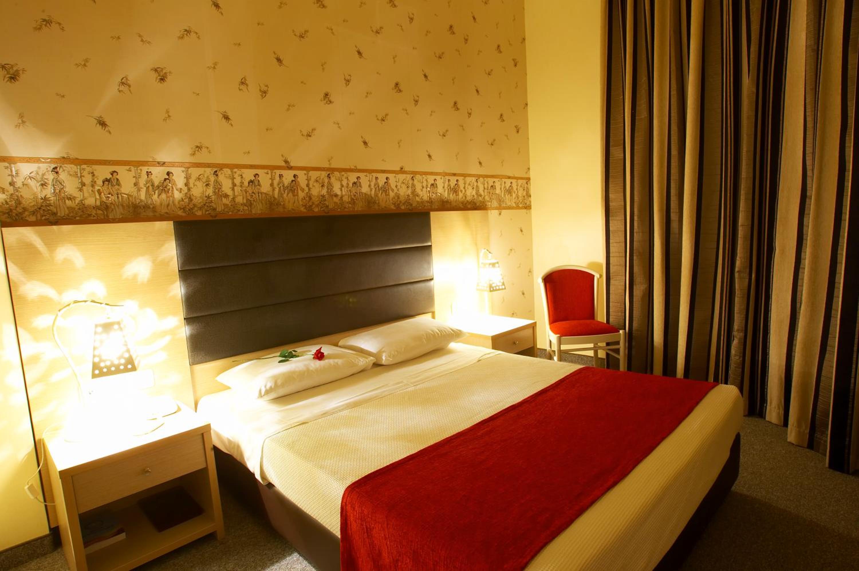 Double or Twin Room - Photo 11