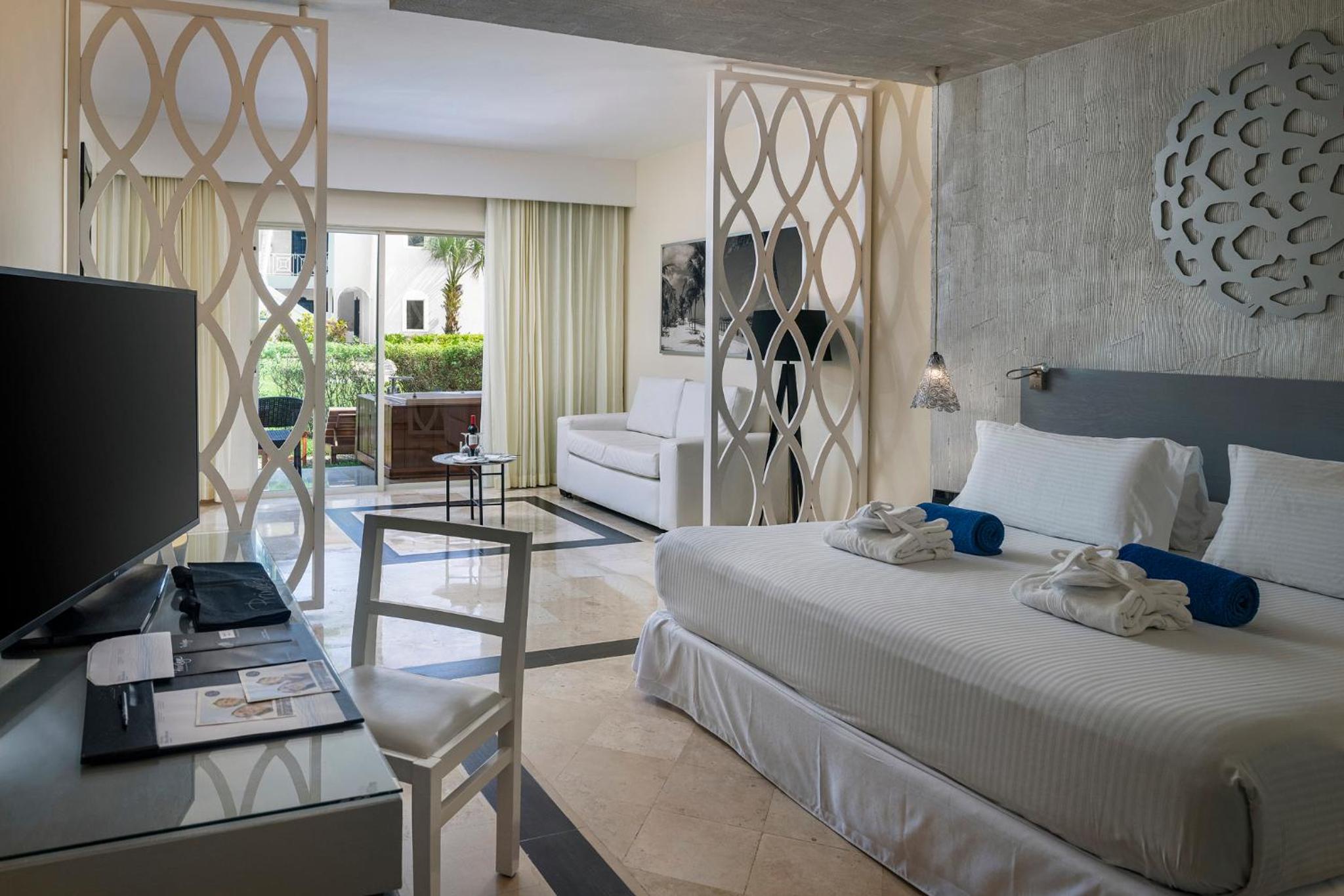 Privilege Junior Suite with Jacuzzi - Photo 8