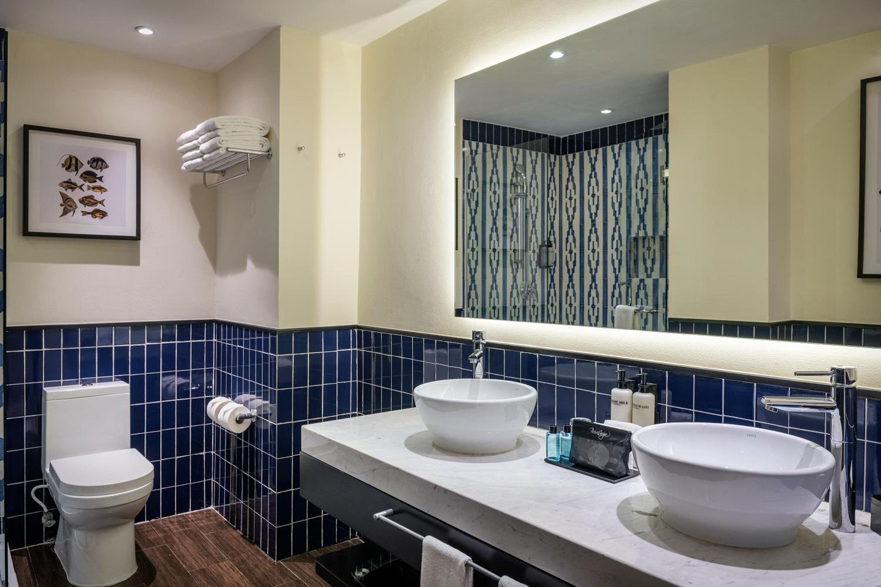 Privilege Junior Suite with Jacuzzi - Photo 6