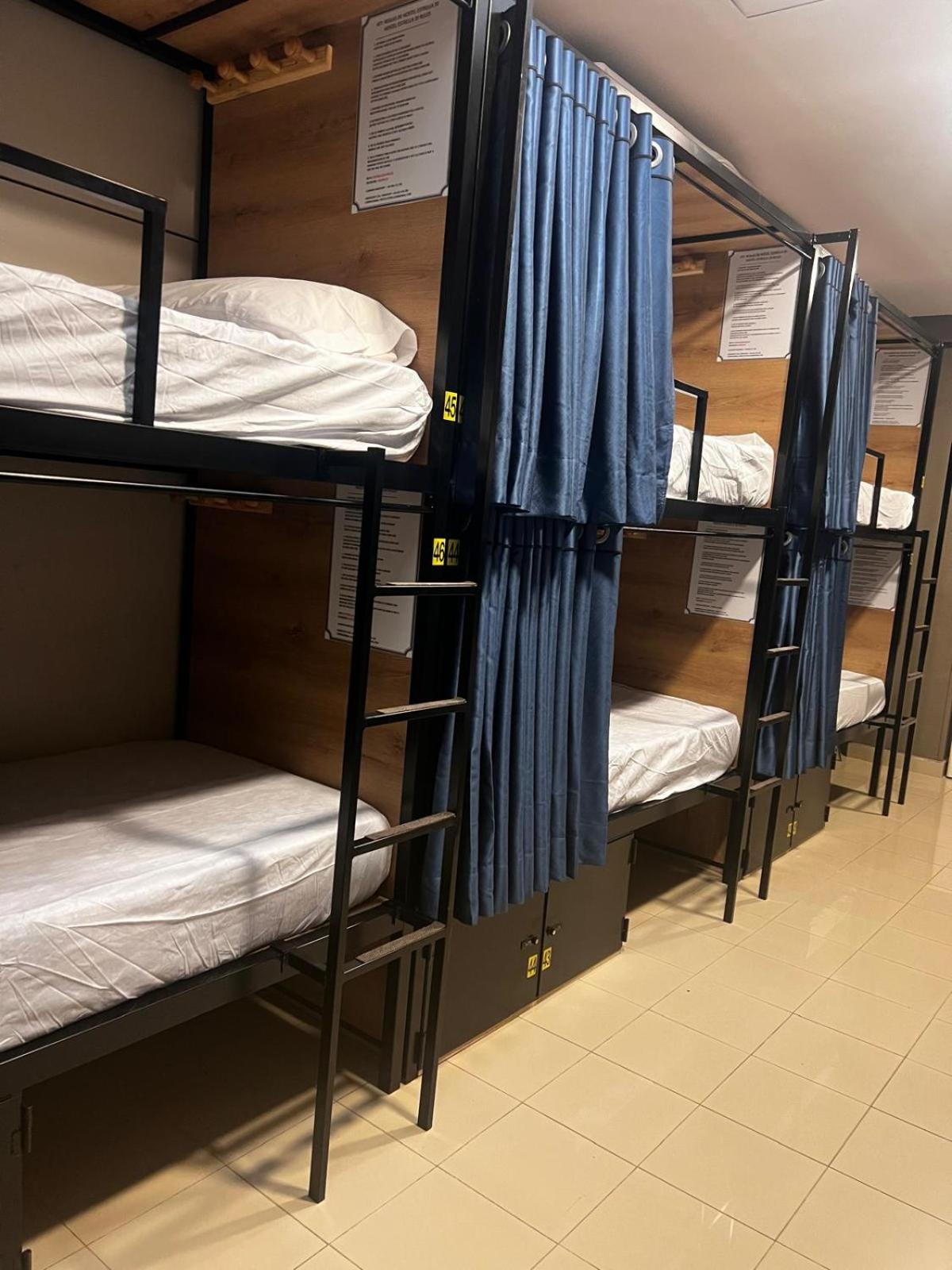 Cama en Dormitorio Mixto de 10 Camas