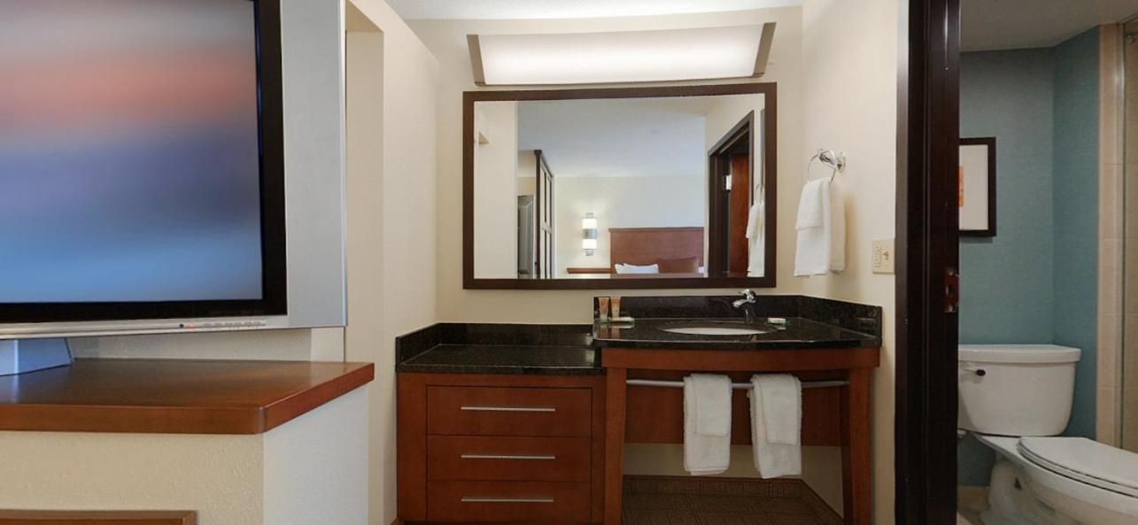 King Room with Sofa Bed - High Floor photo 2