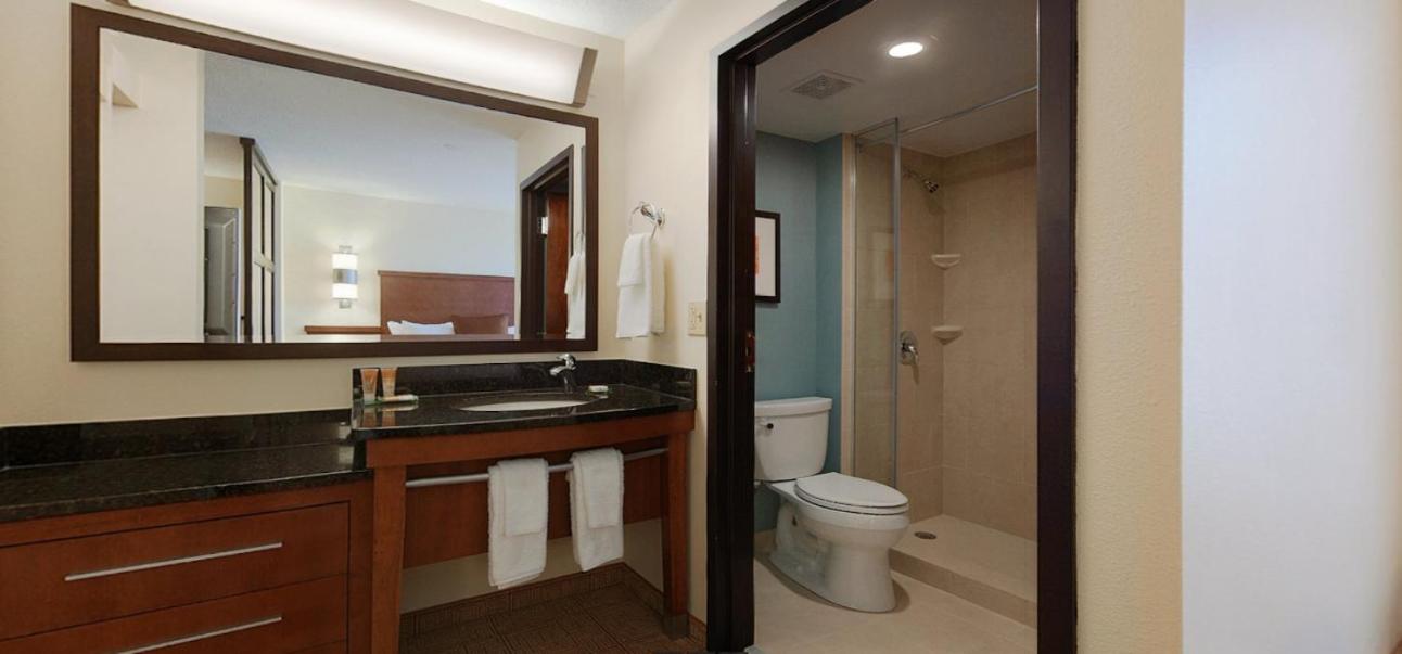 King Room with Sofa Bed - High Floor photo 3