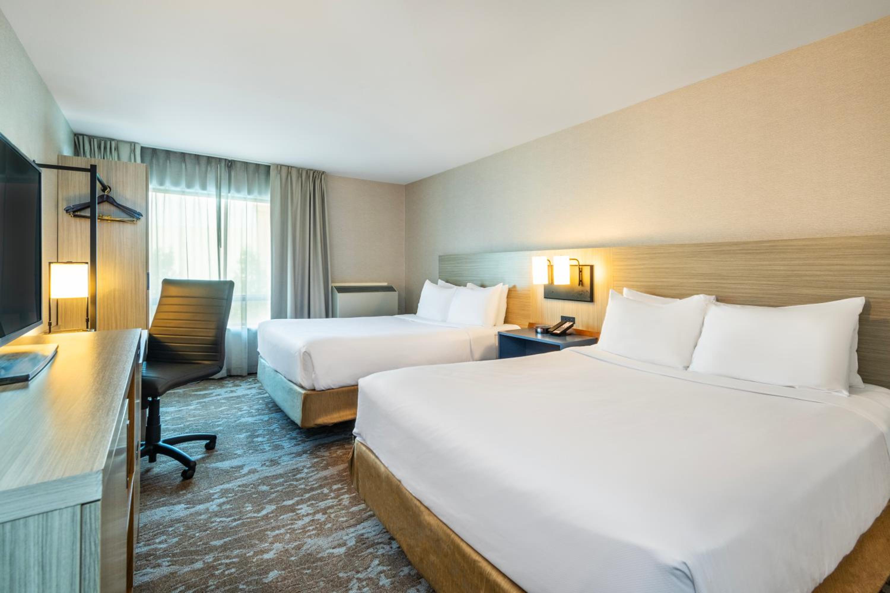 Queen Room with Two Queen Beds - Non-Smoking - Photo 1