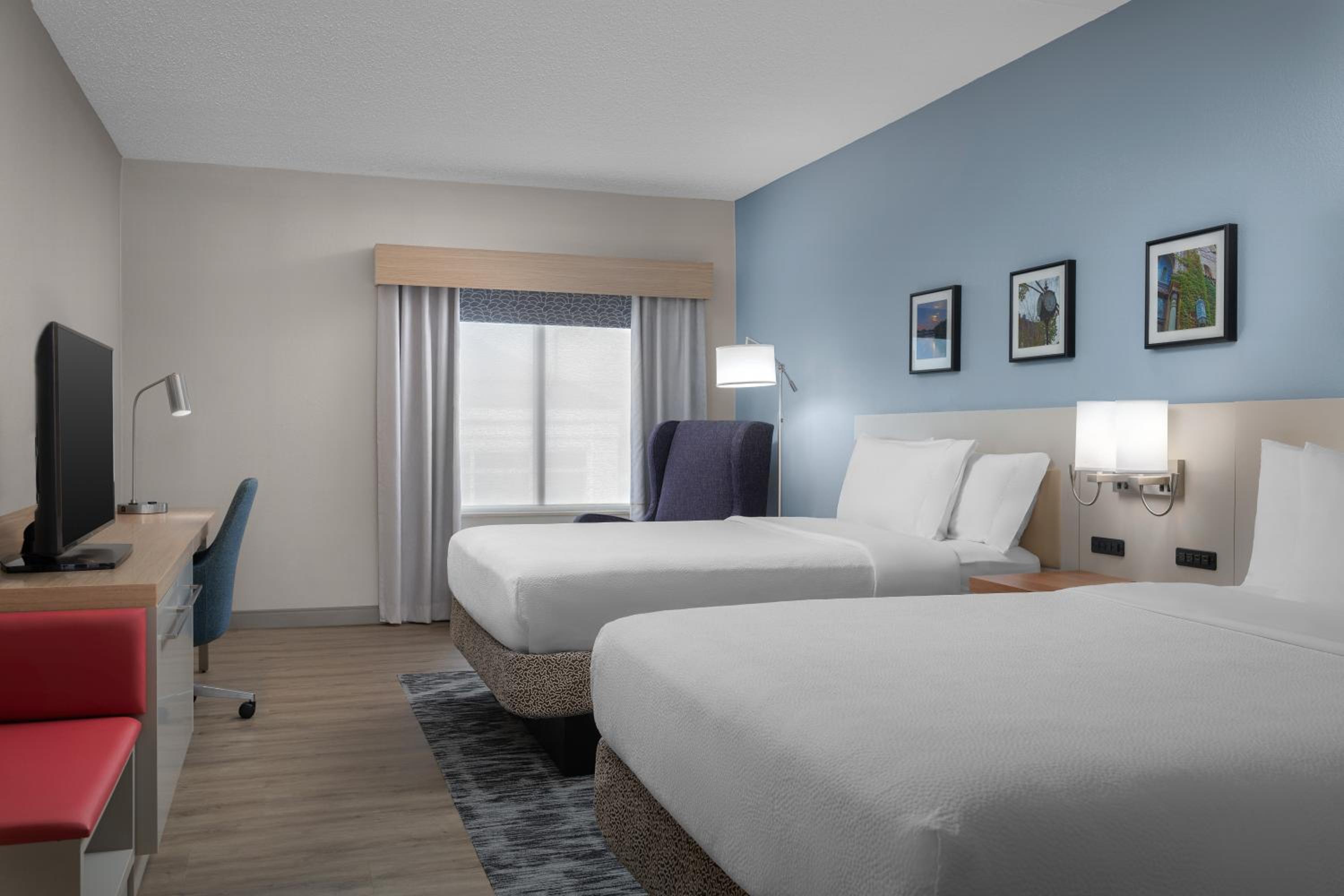 Queen Room with Two Queen Beds - Photo 7