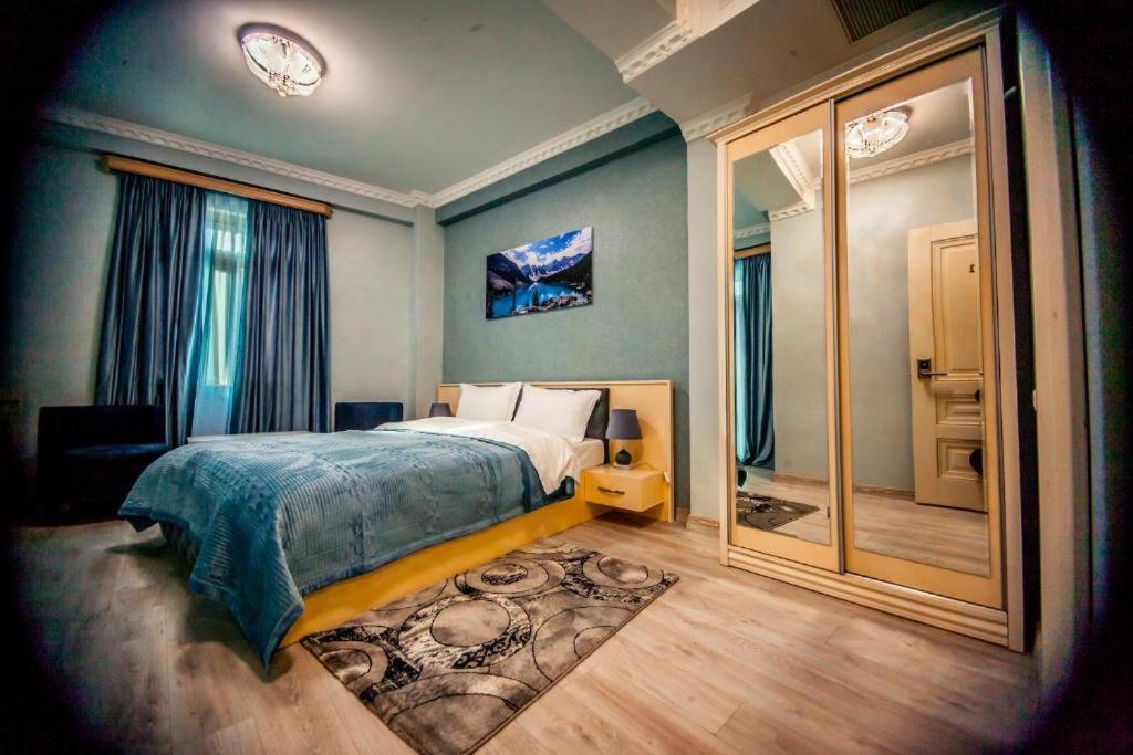 Deluxe Double Room with Balcony - Photo 2