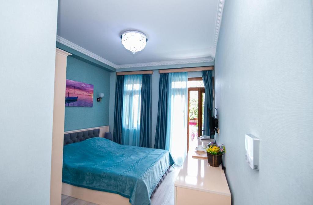 Double Room with Balcony - Photo 3