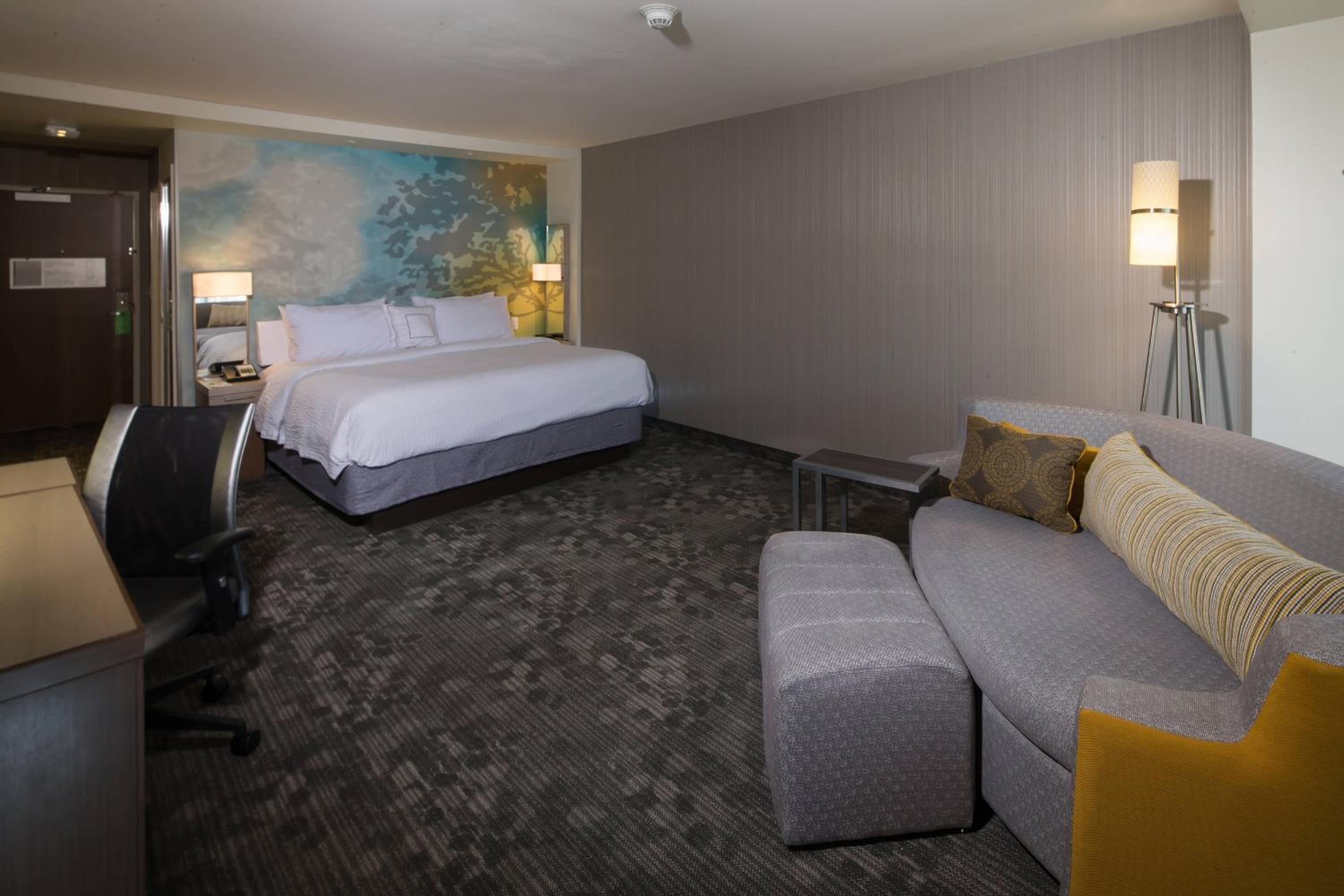 King Room with Sofa Bed photo 2