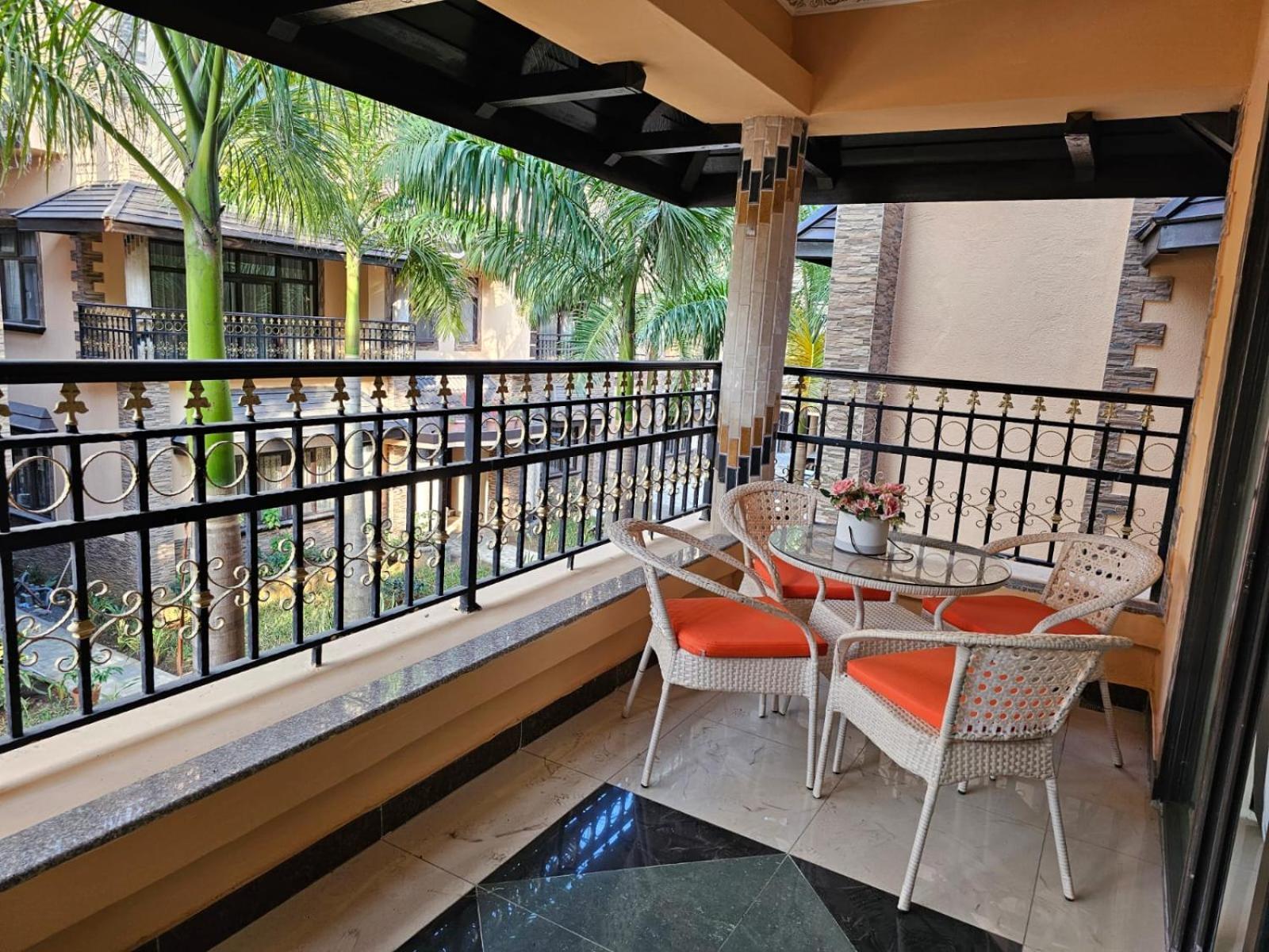 Two-Bedroom Apartment with Pool View photo 3