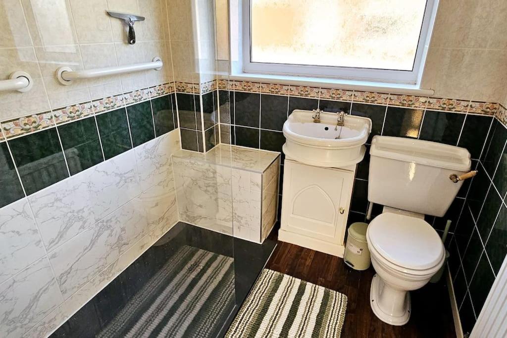 Four-Bedroom House photo 2