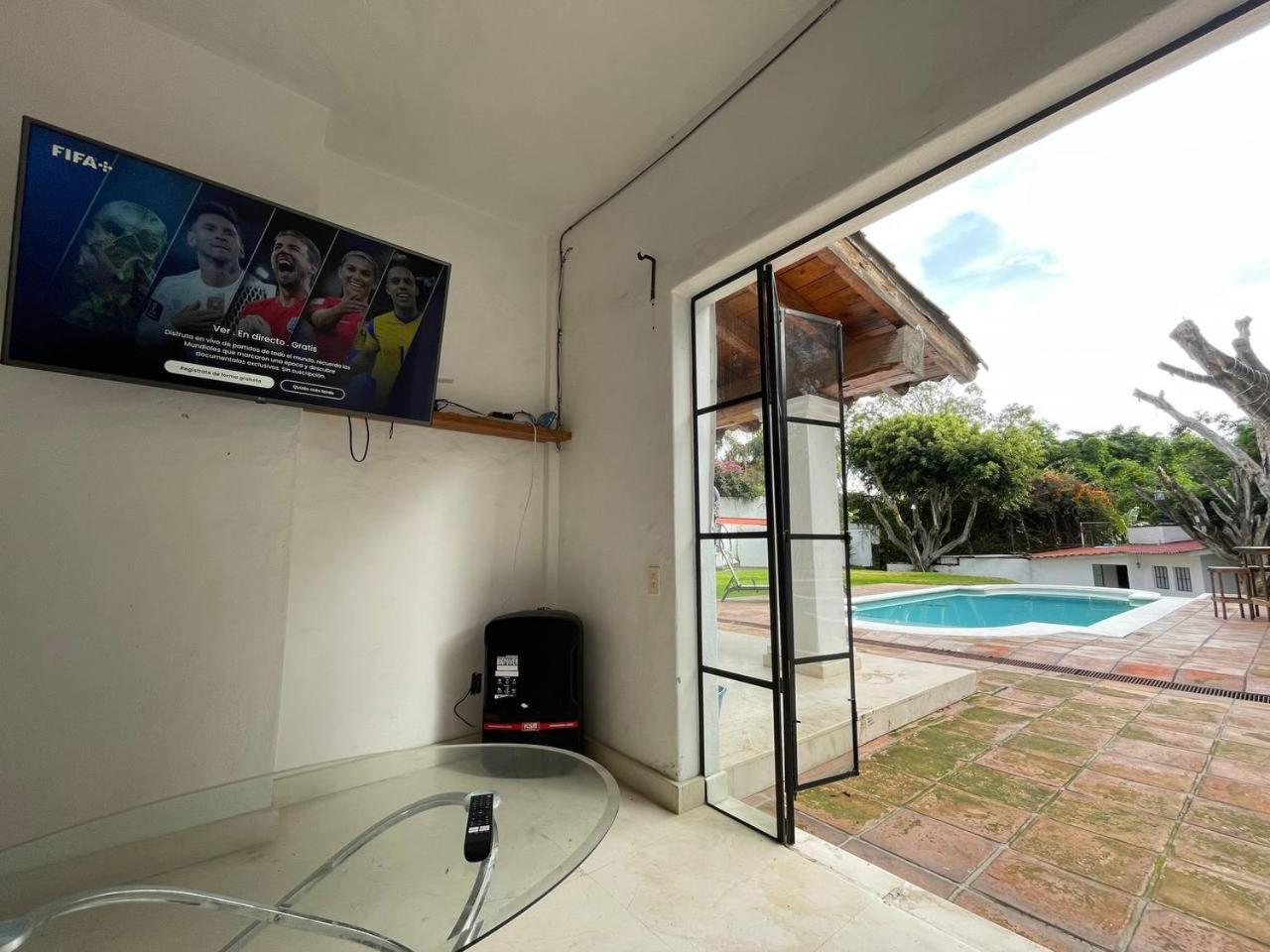 Eight-Bedroom House photo 2