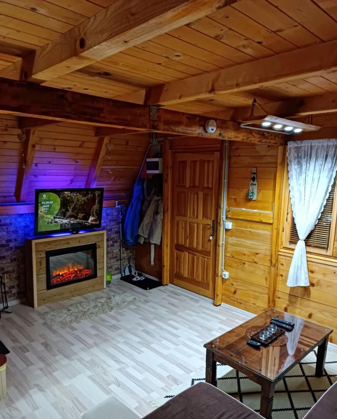 One-Bedroom House photo 1