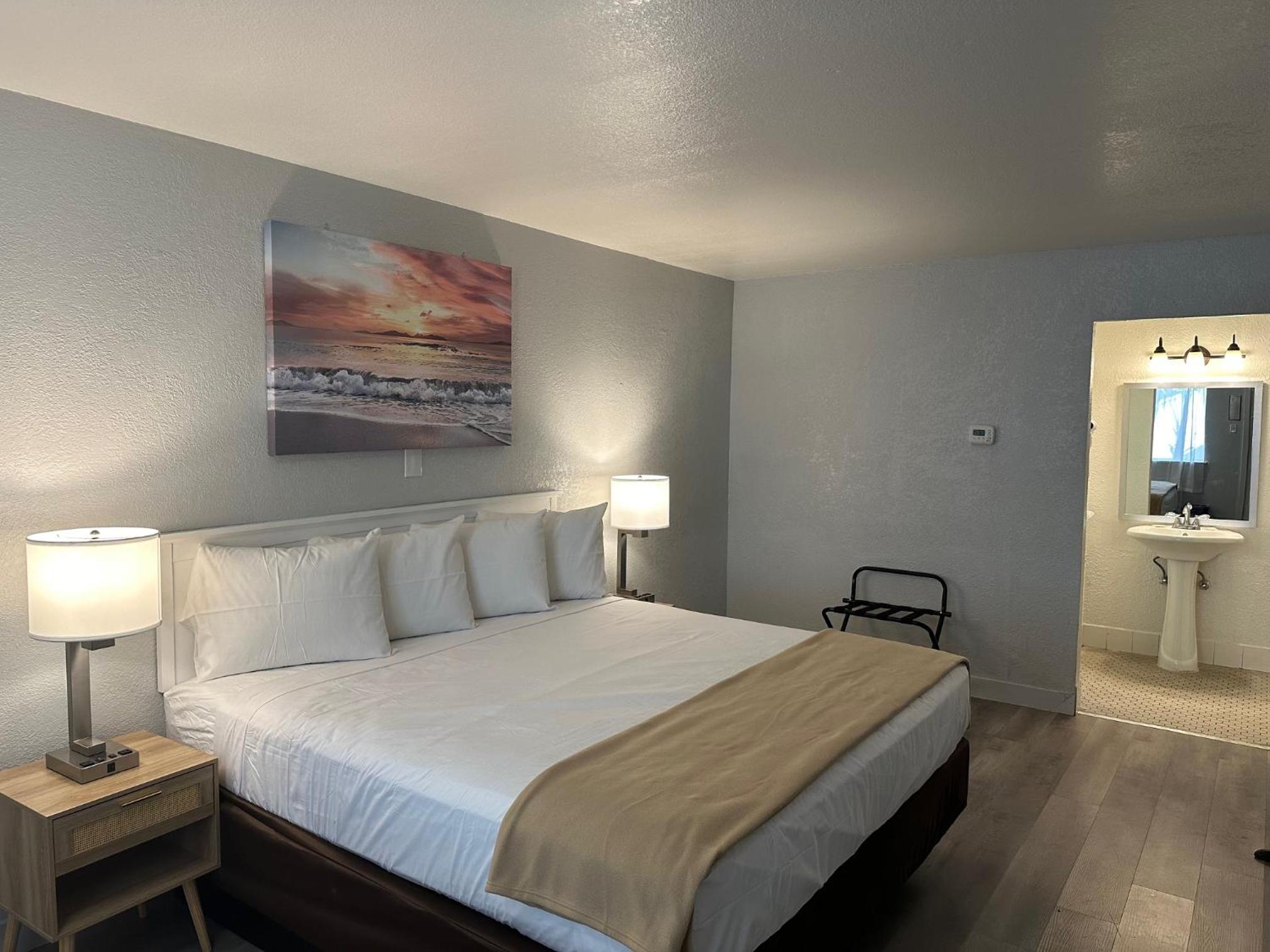 Deluxe King Room photo 3