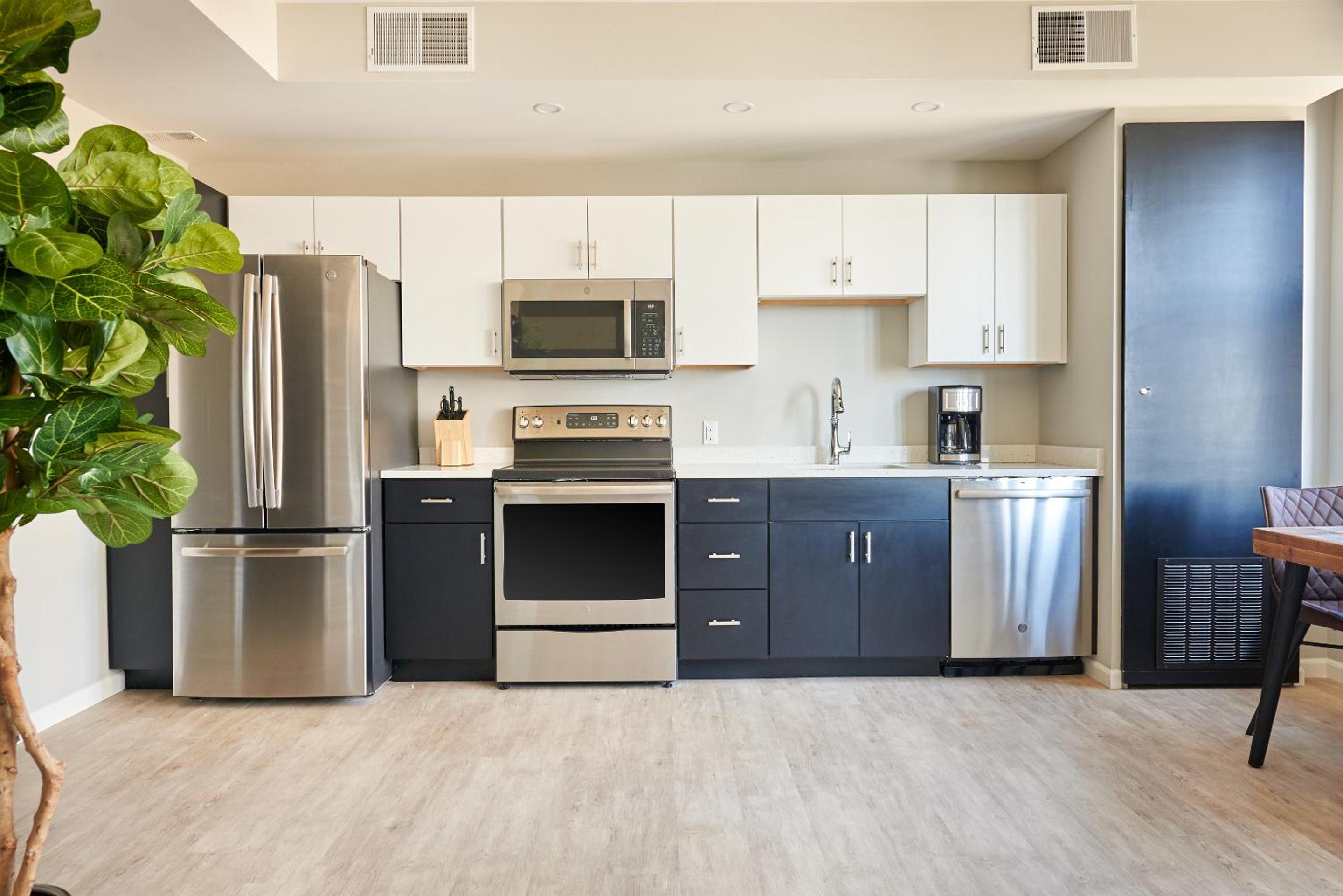 One-Bedroom Apartment with City View - Self Check-in with Virtual Front Desk photo 3