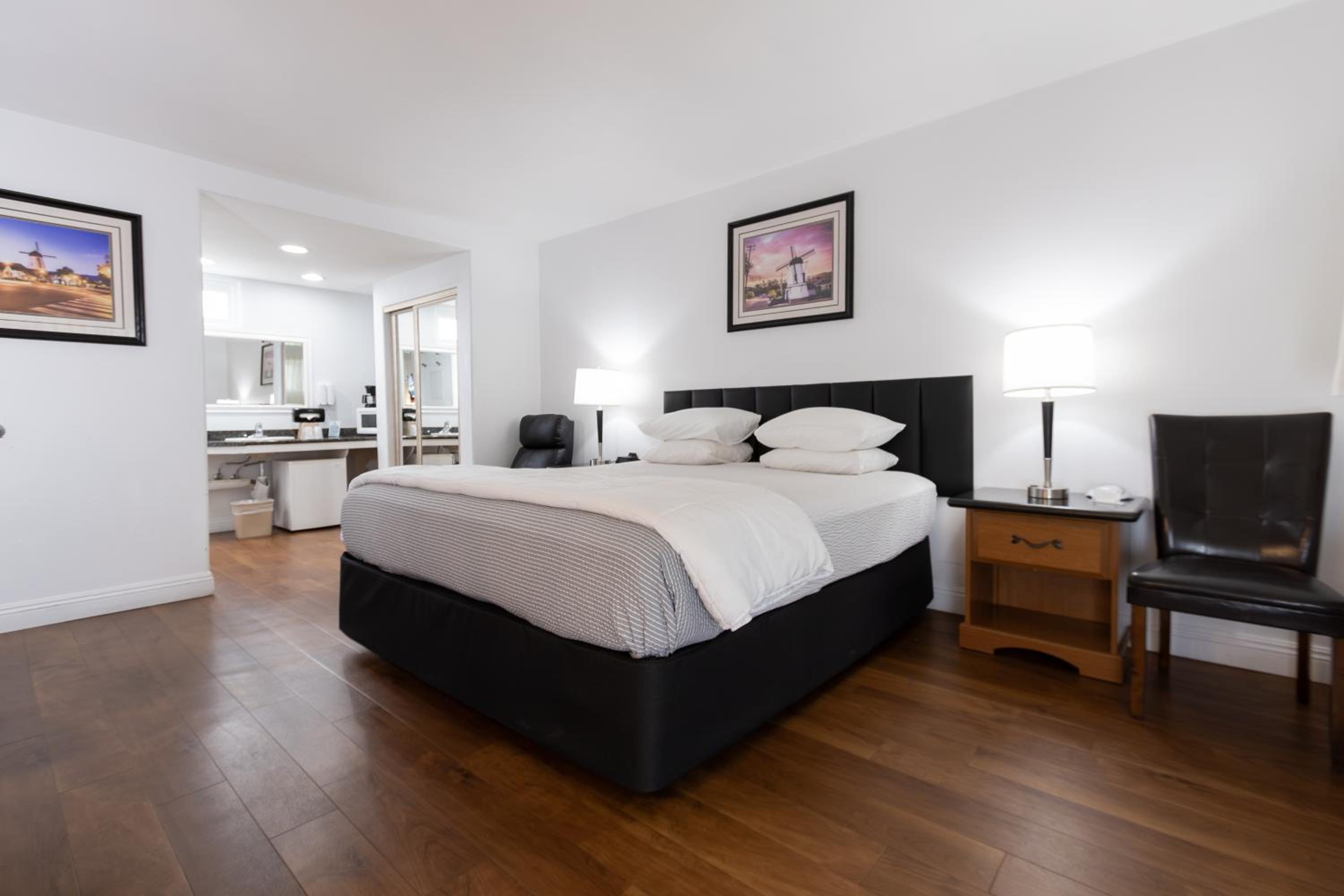 Standard King Room (Ground Level) - Photo 1