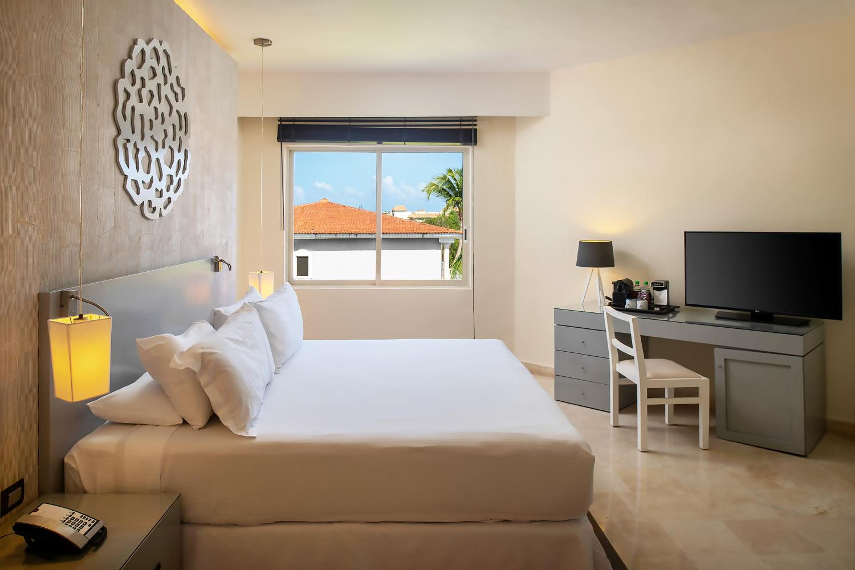 Privilege Romance Suite with Jacuzzi - Photo 7