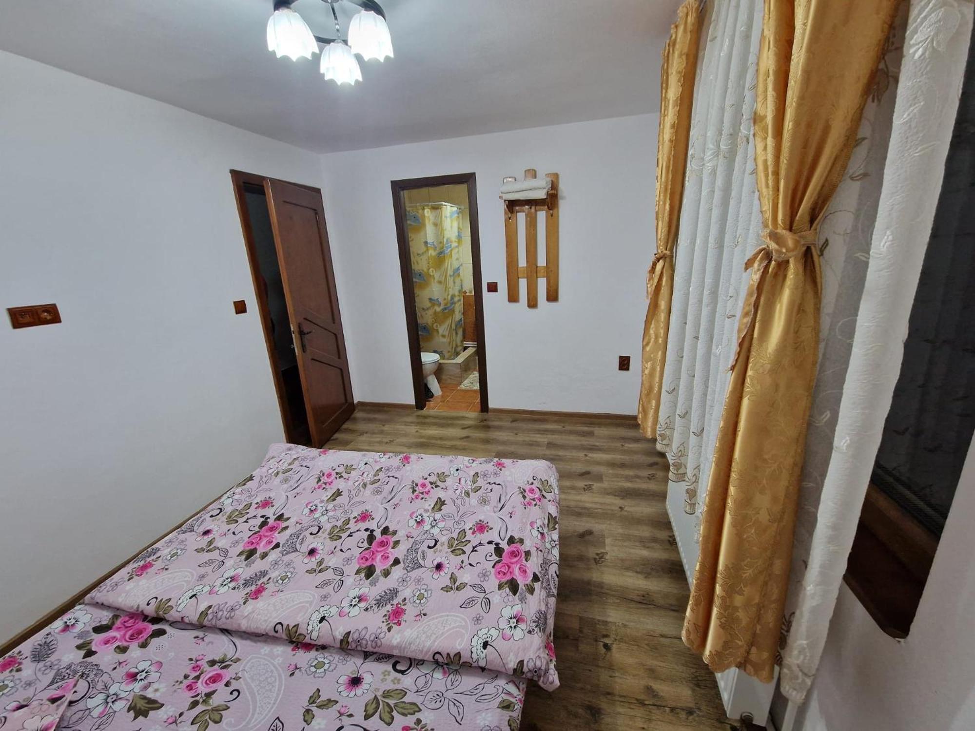 Double or Twin Room with Bathroom - Photo 9
