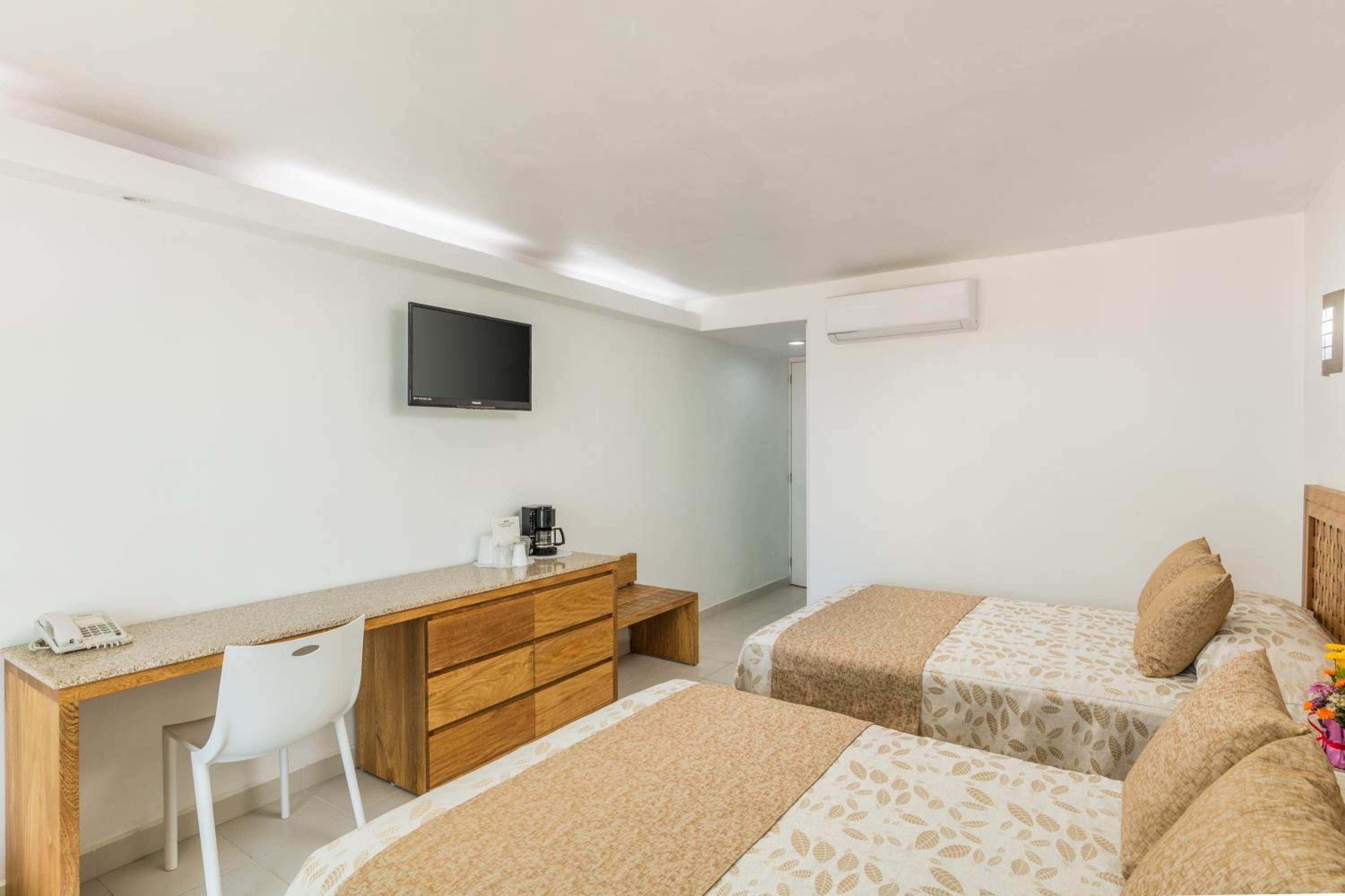 Superior Double Room with Garden View - Photo 8