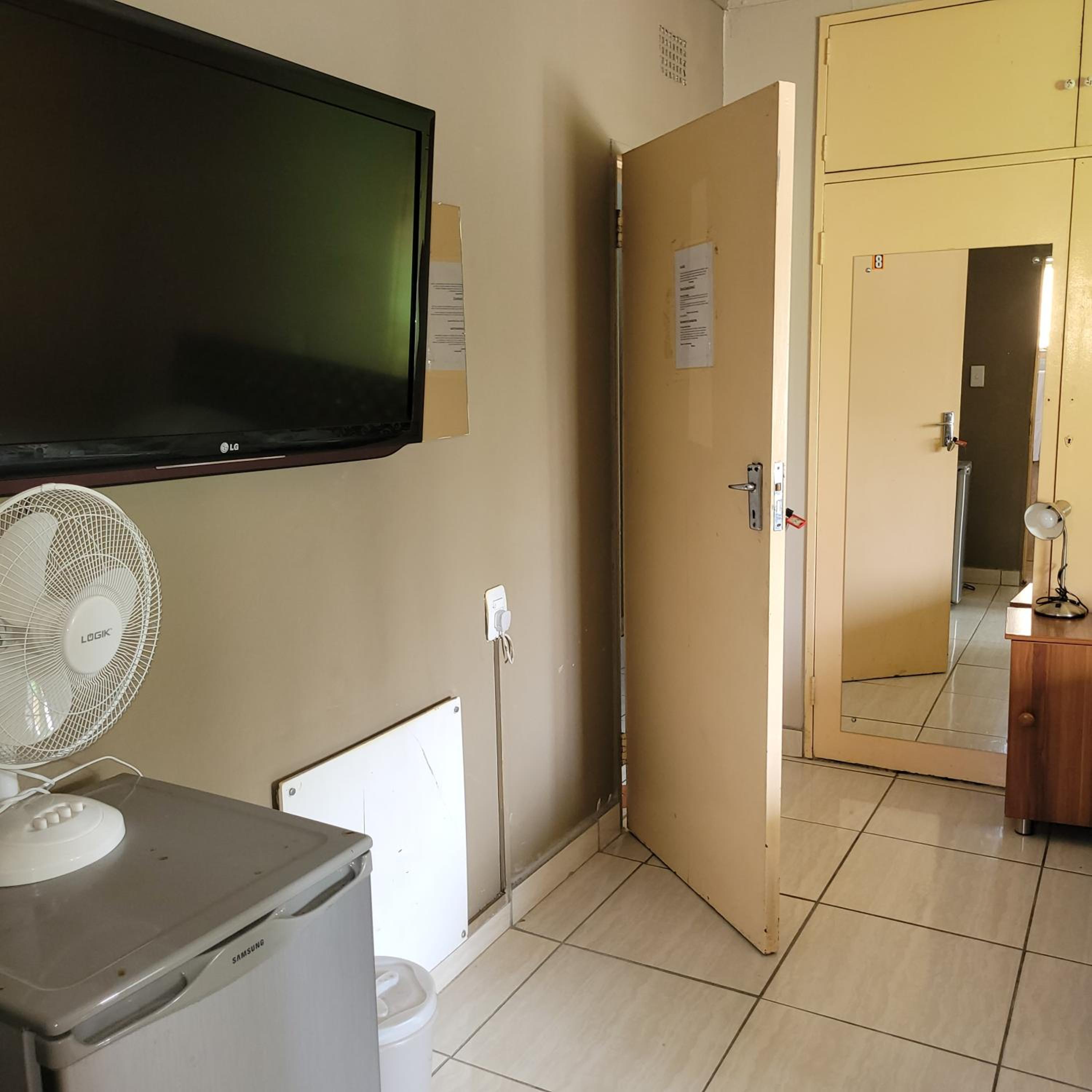 Deluxe Double Room (2 Adults + 1 Child) photo 2