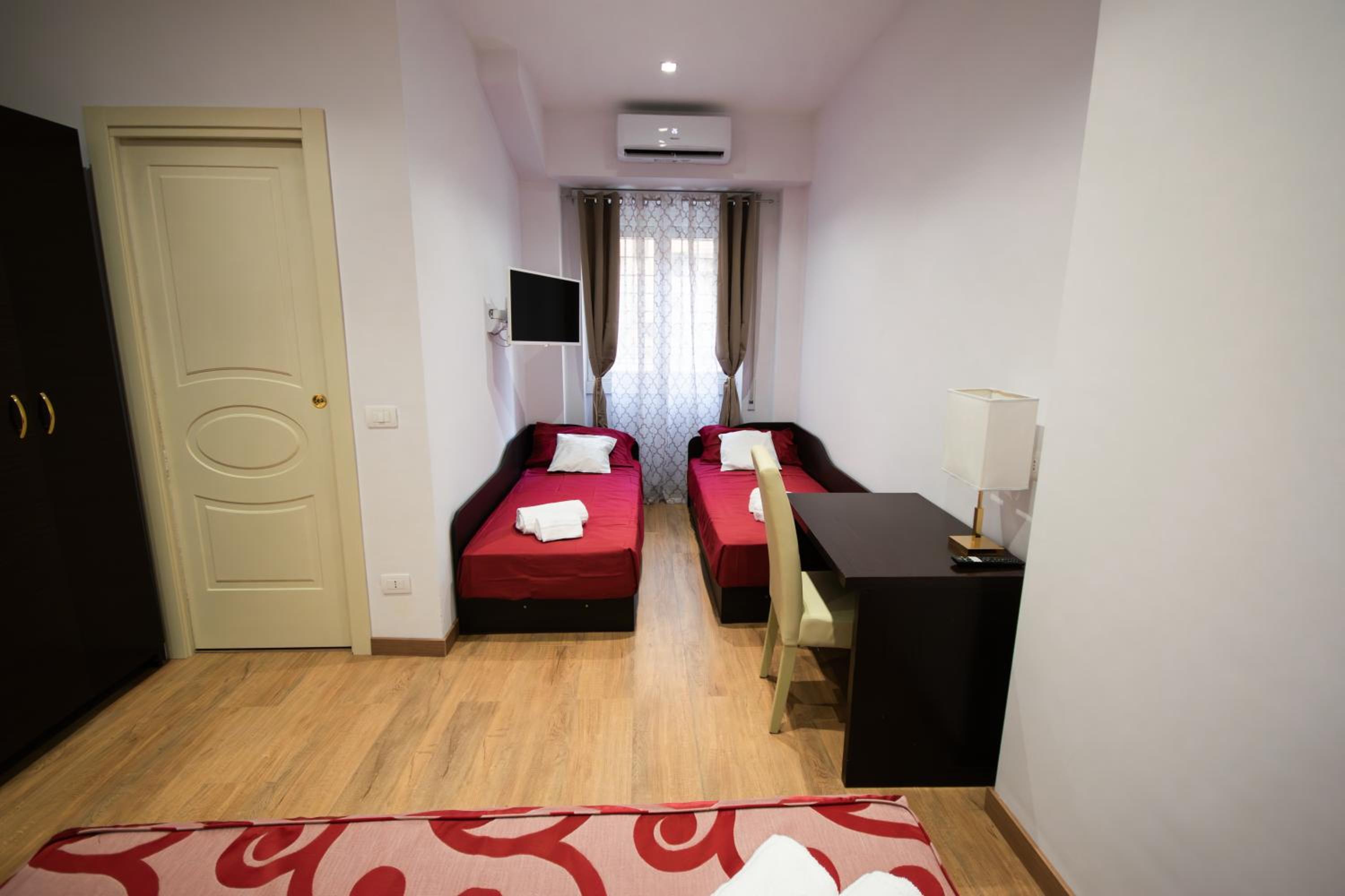 Quadruple Room with Private Bathroom photo 3