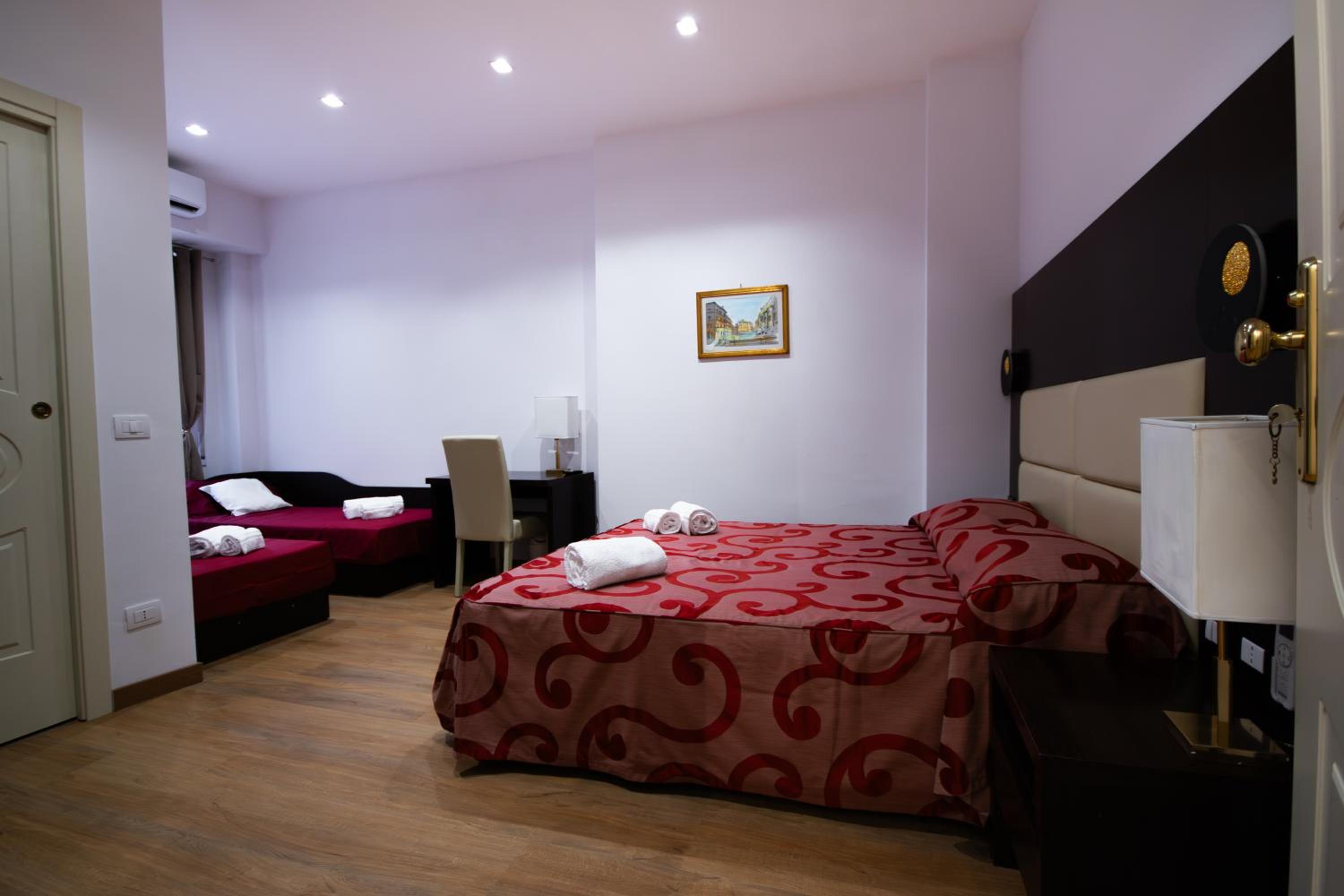 Quadruple Room with Private Bathroom photo 2