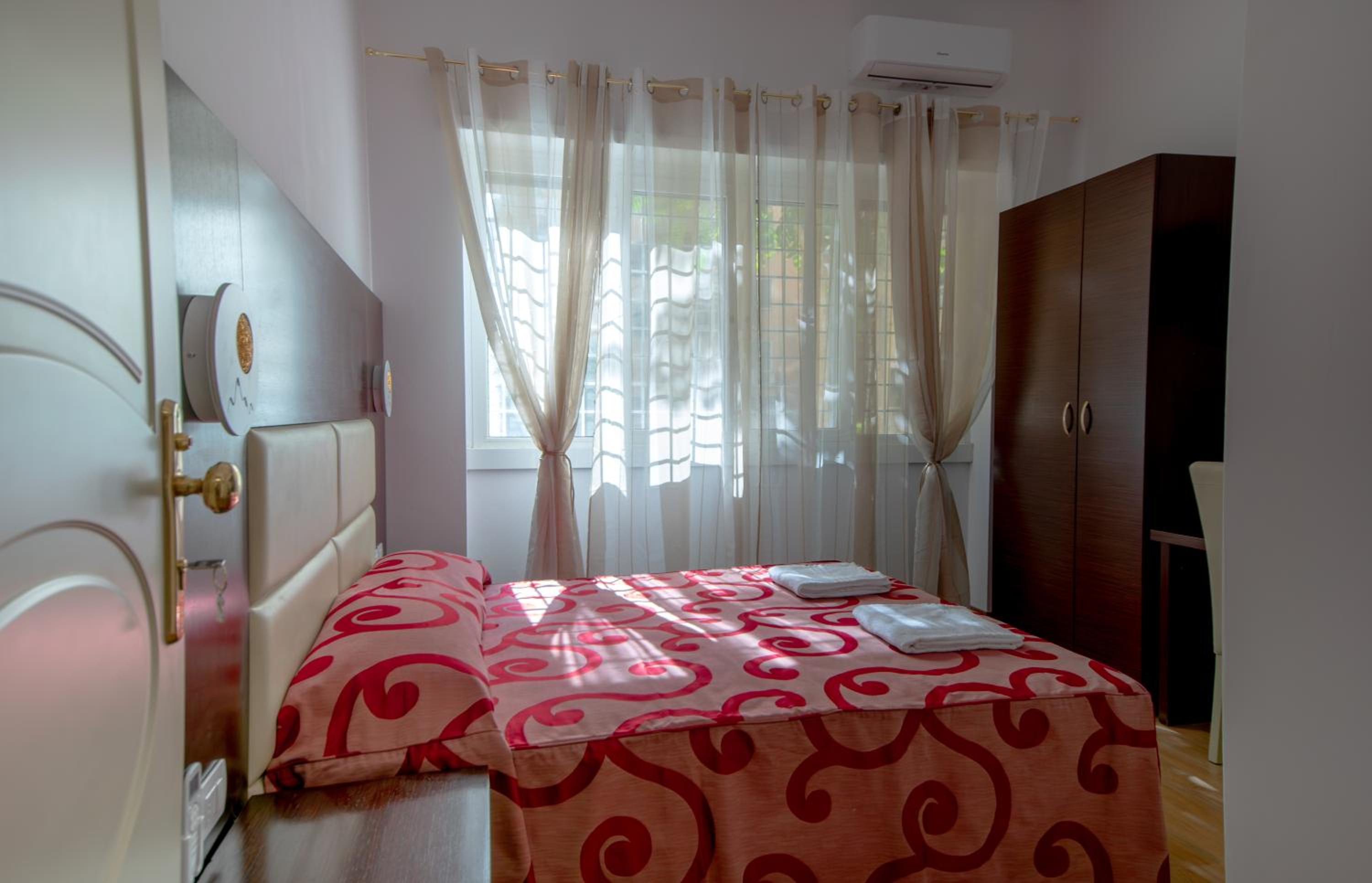 Single Room with Private Bathroom photo 3