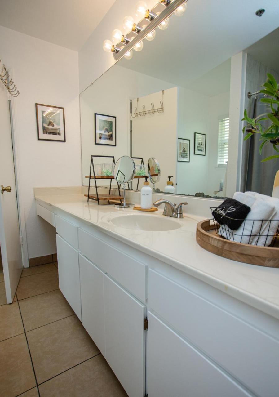Two-Bedroom House photo 3