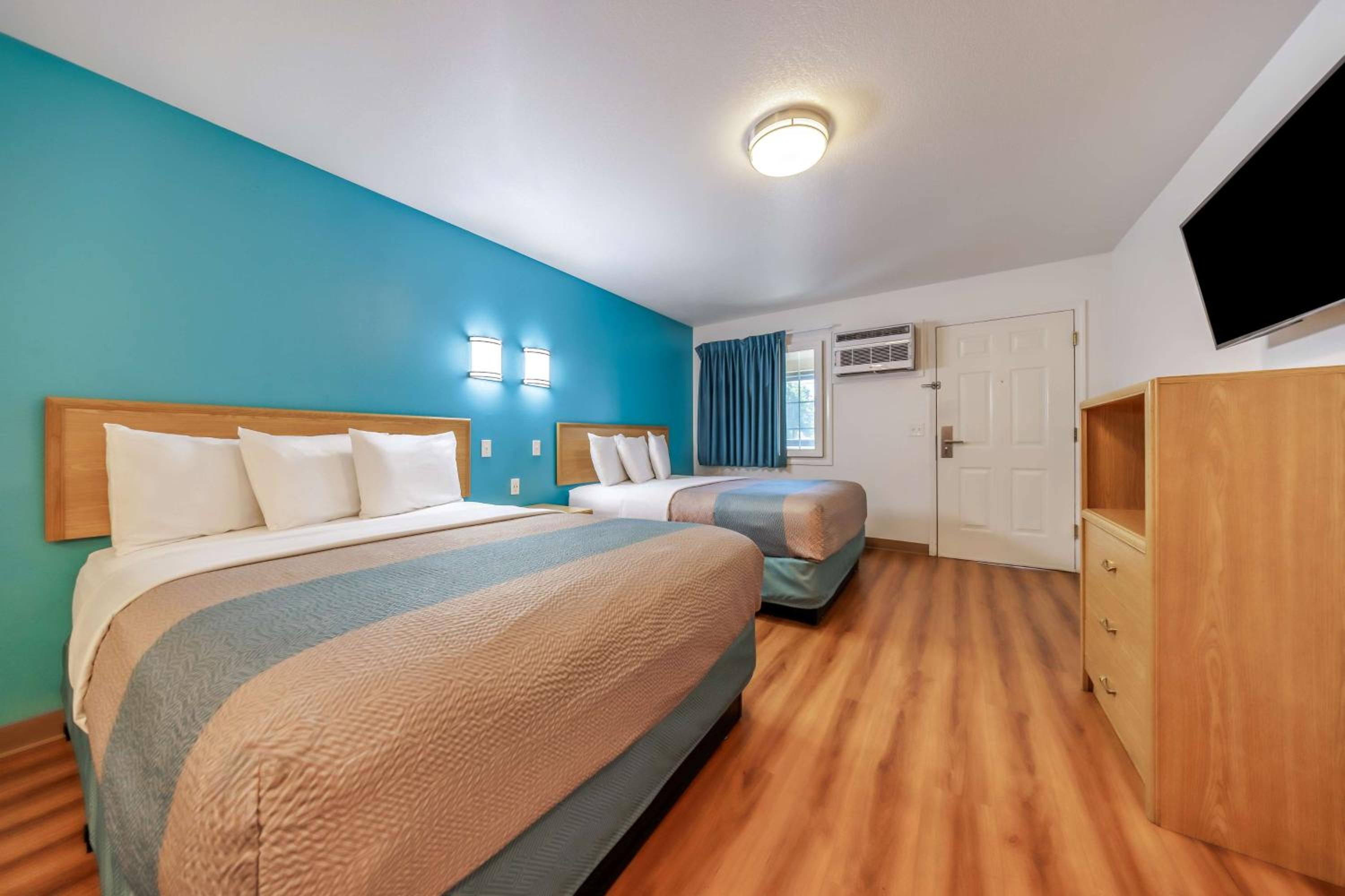 Deluxe Queen Room with Two Queen Beds - Non-Smoking