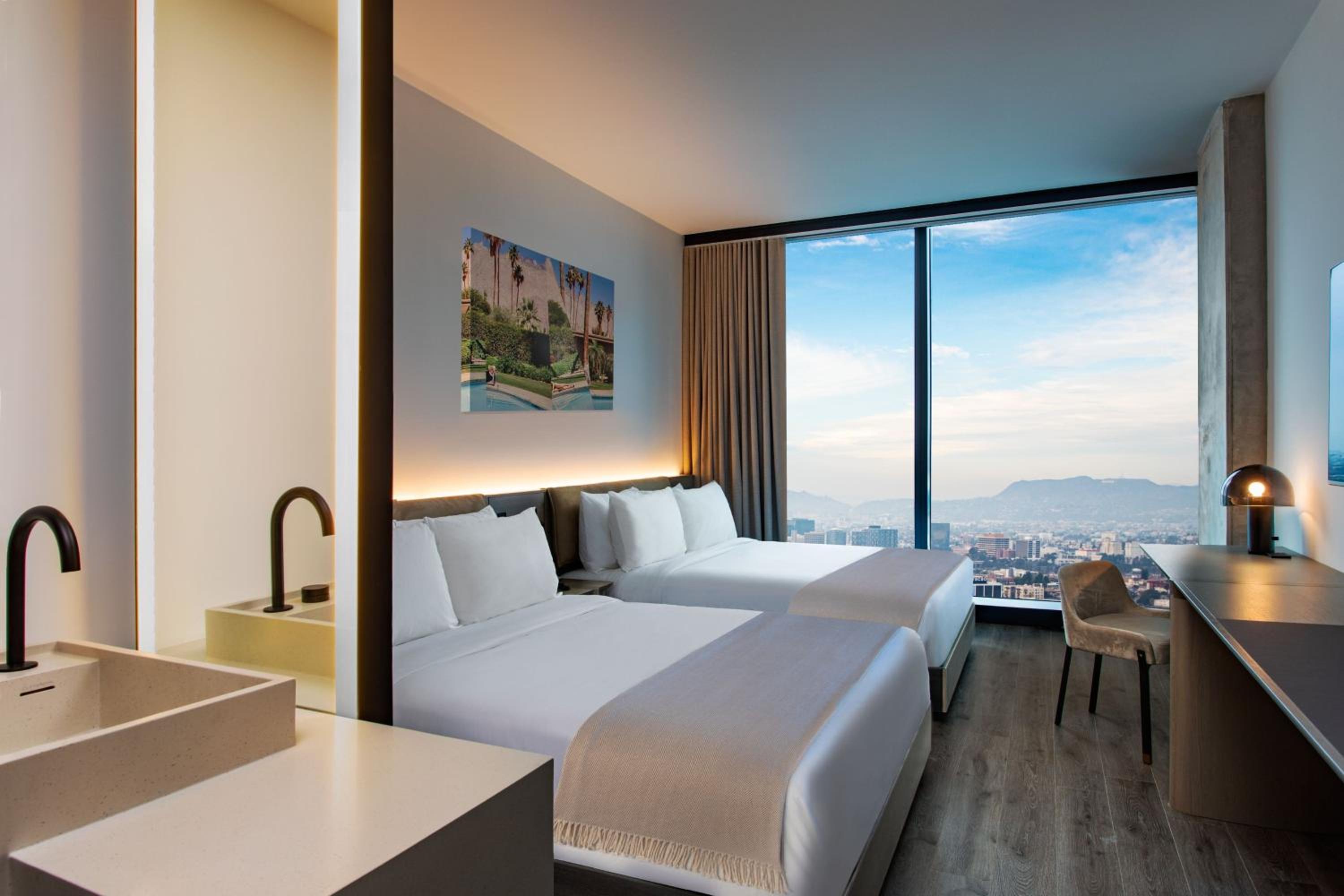 Queen Room with City View and Roll-In Shower - Mobility Accessible