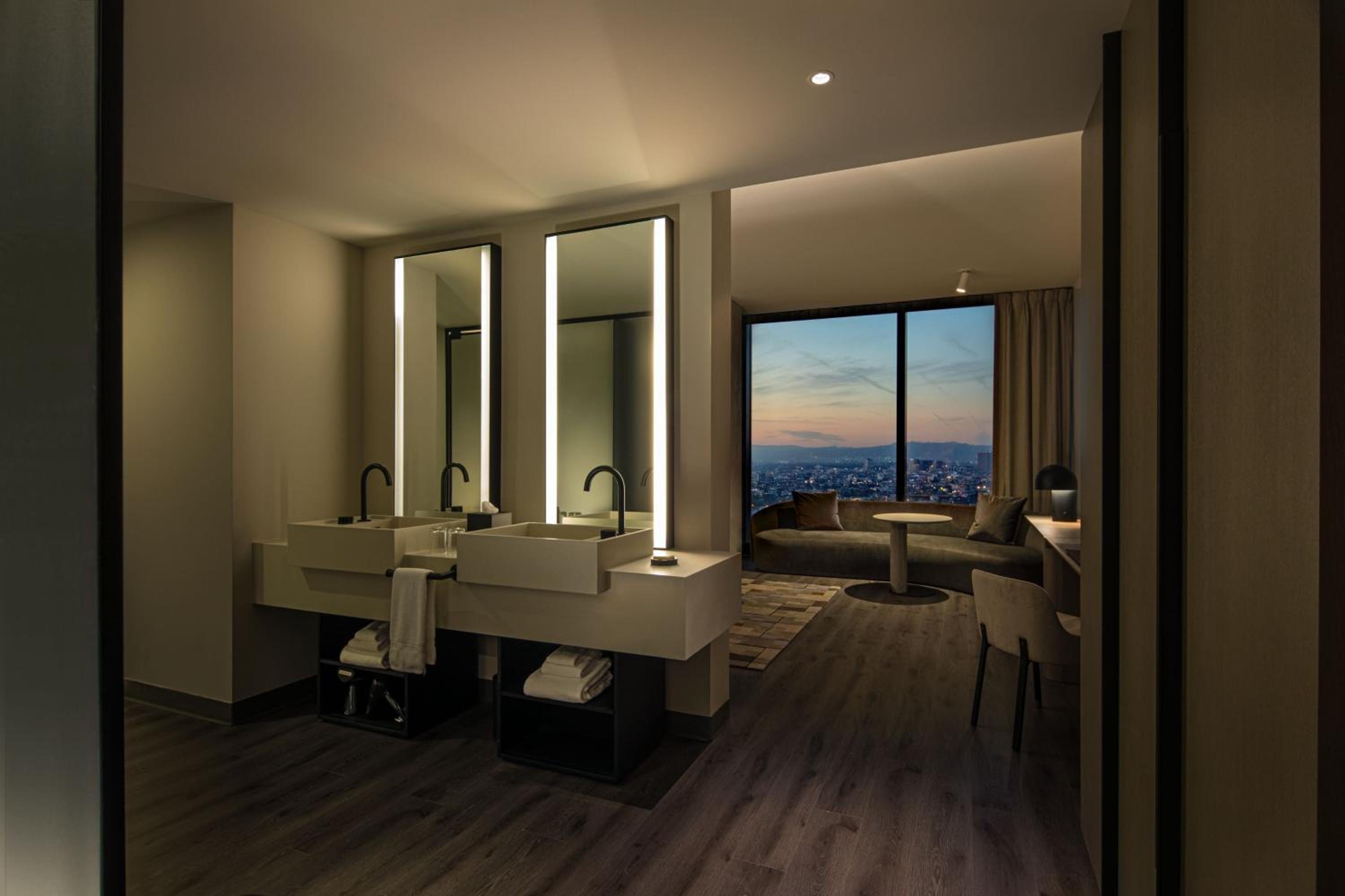 King Studio Suite