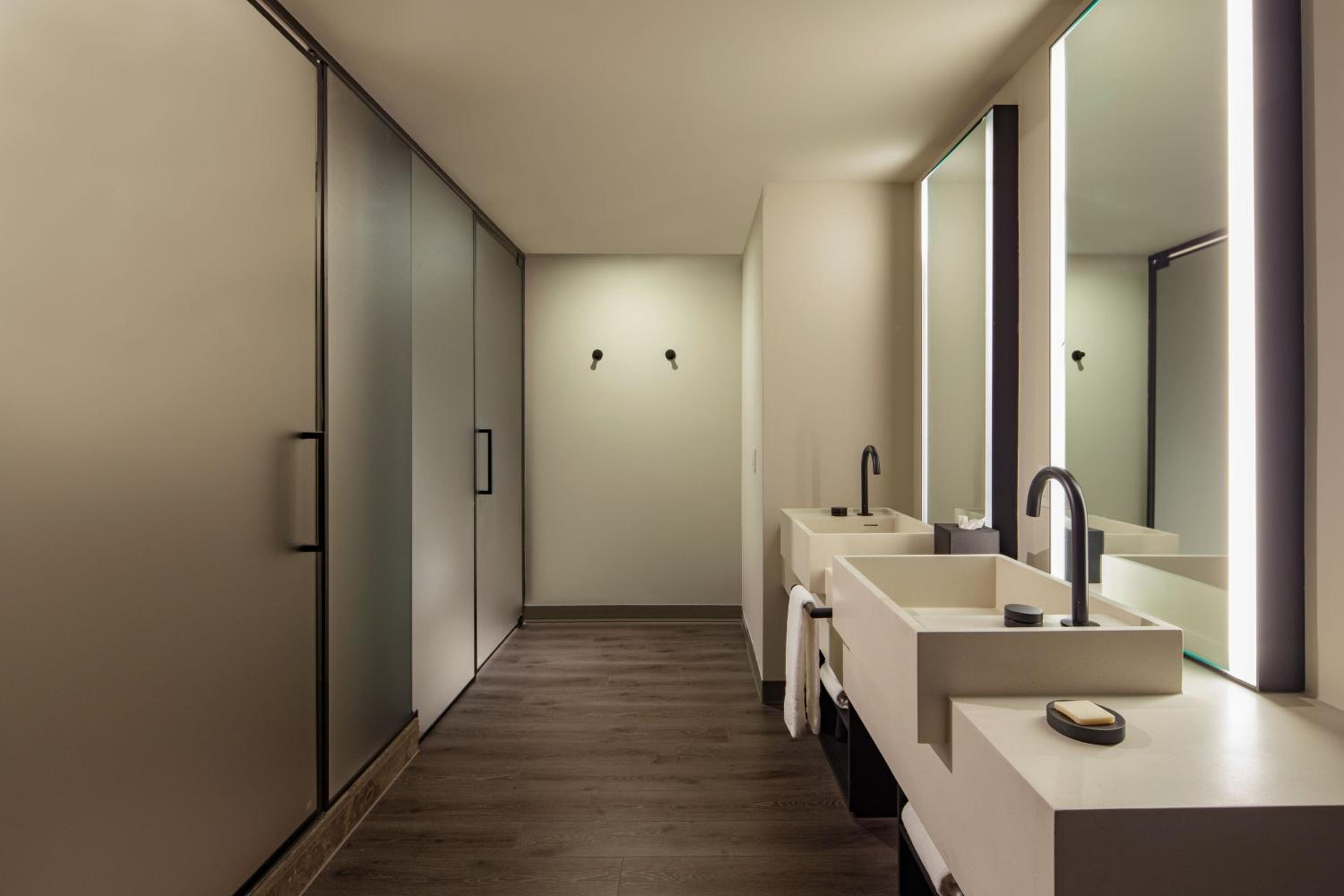 King Studio Suite