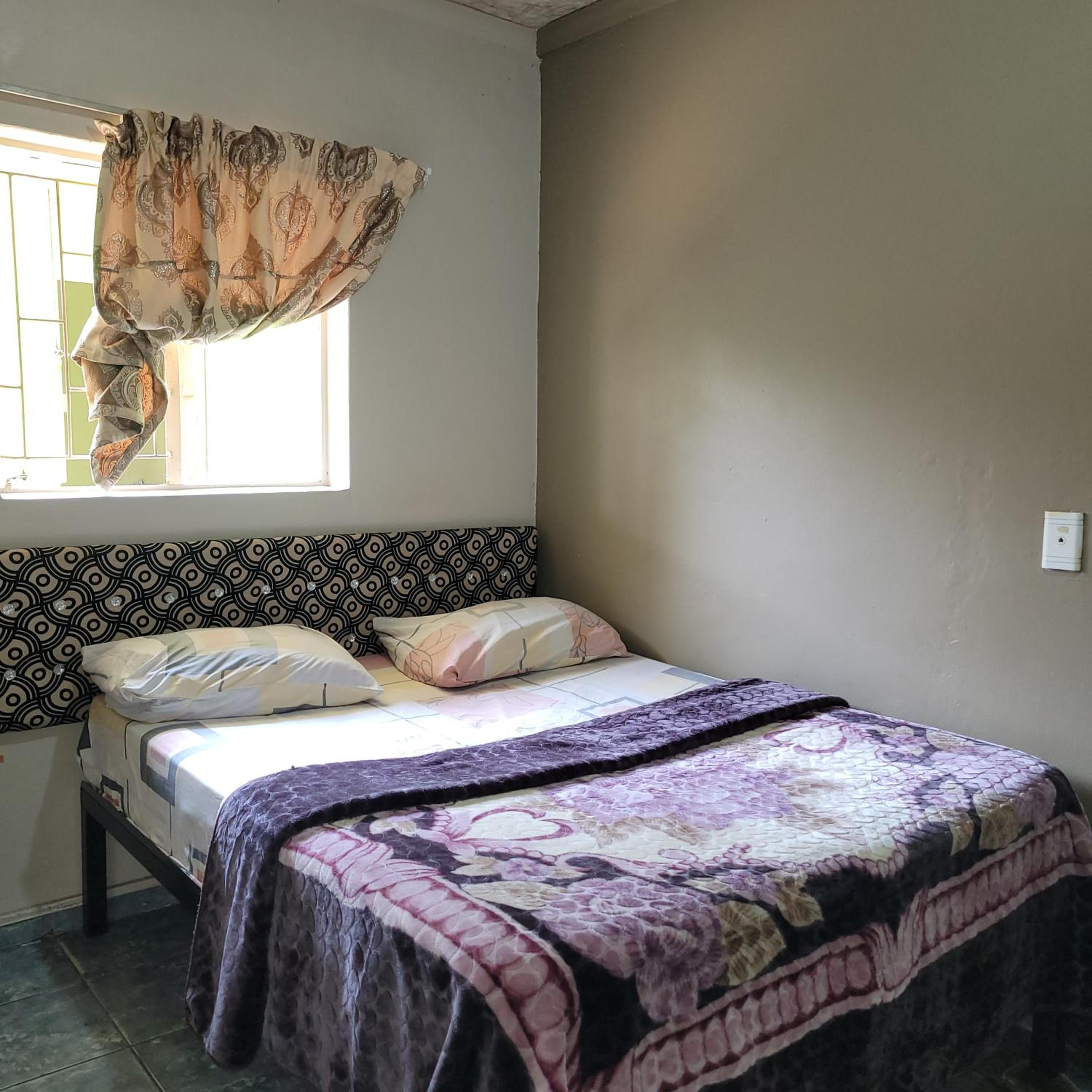 Double Room with Private Bathroom photo 2