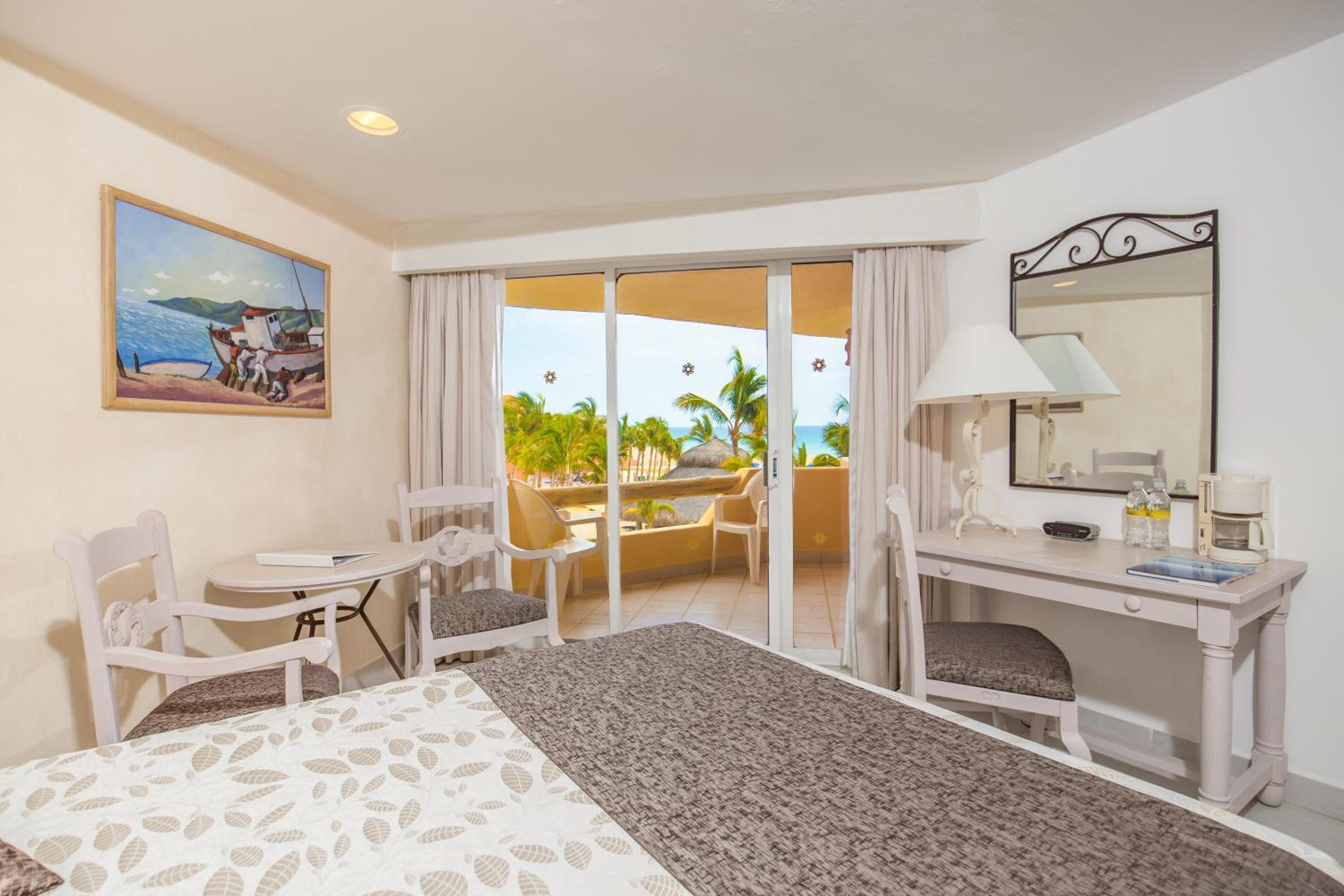 Standard King Room with Partial Sea View - Photo 1