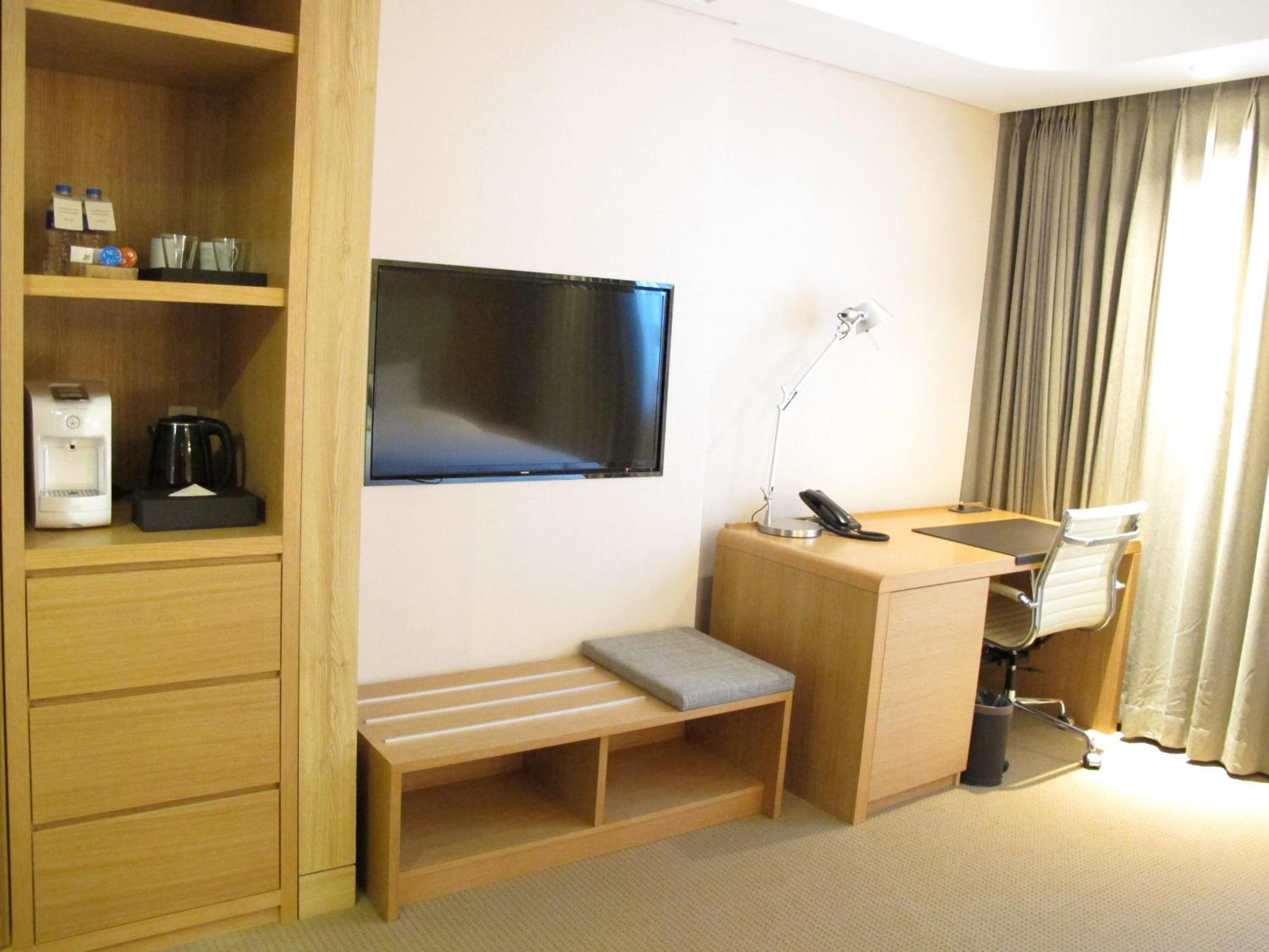 Studio Suite (1 King Bed) - Photo 2