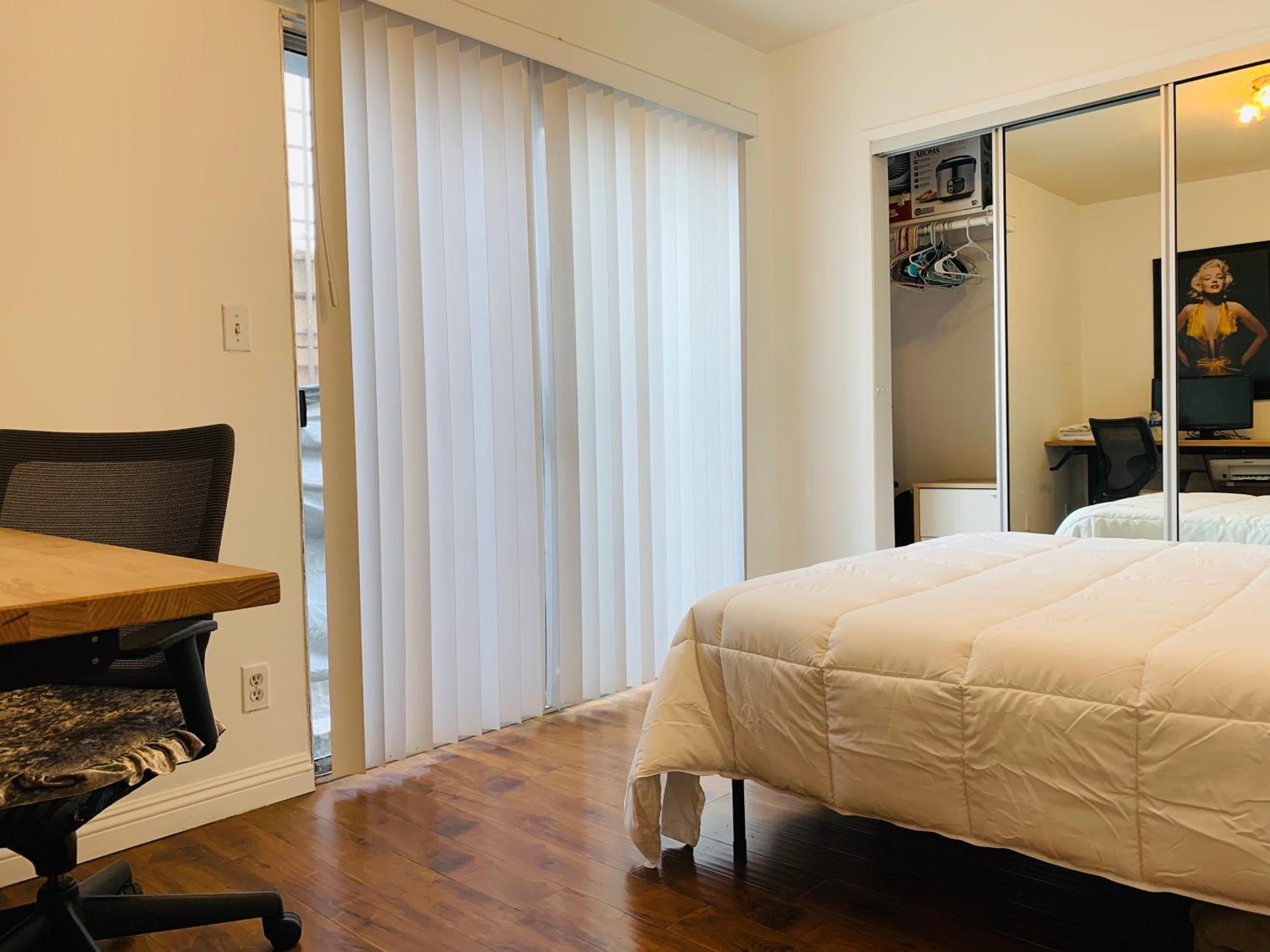 Deluxe One-Bedroom Apartment photo 1