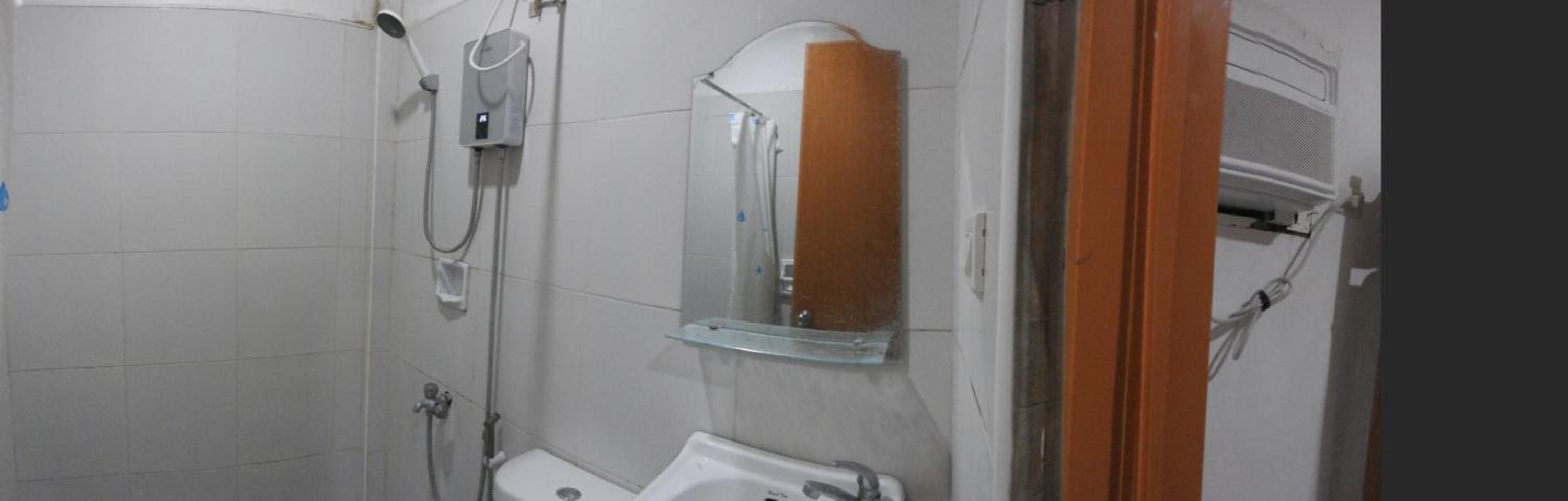 8-Bed Mixed Dormitory Room photo 2