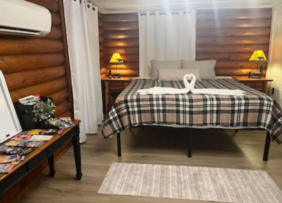 One-Bedroom House photo 1
