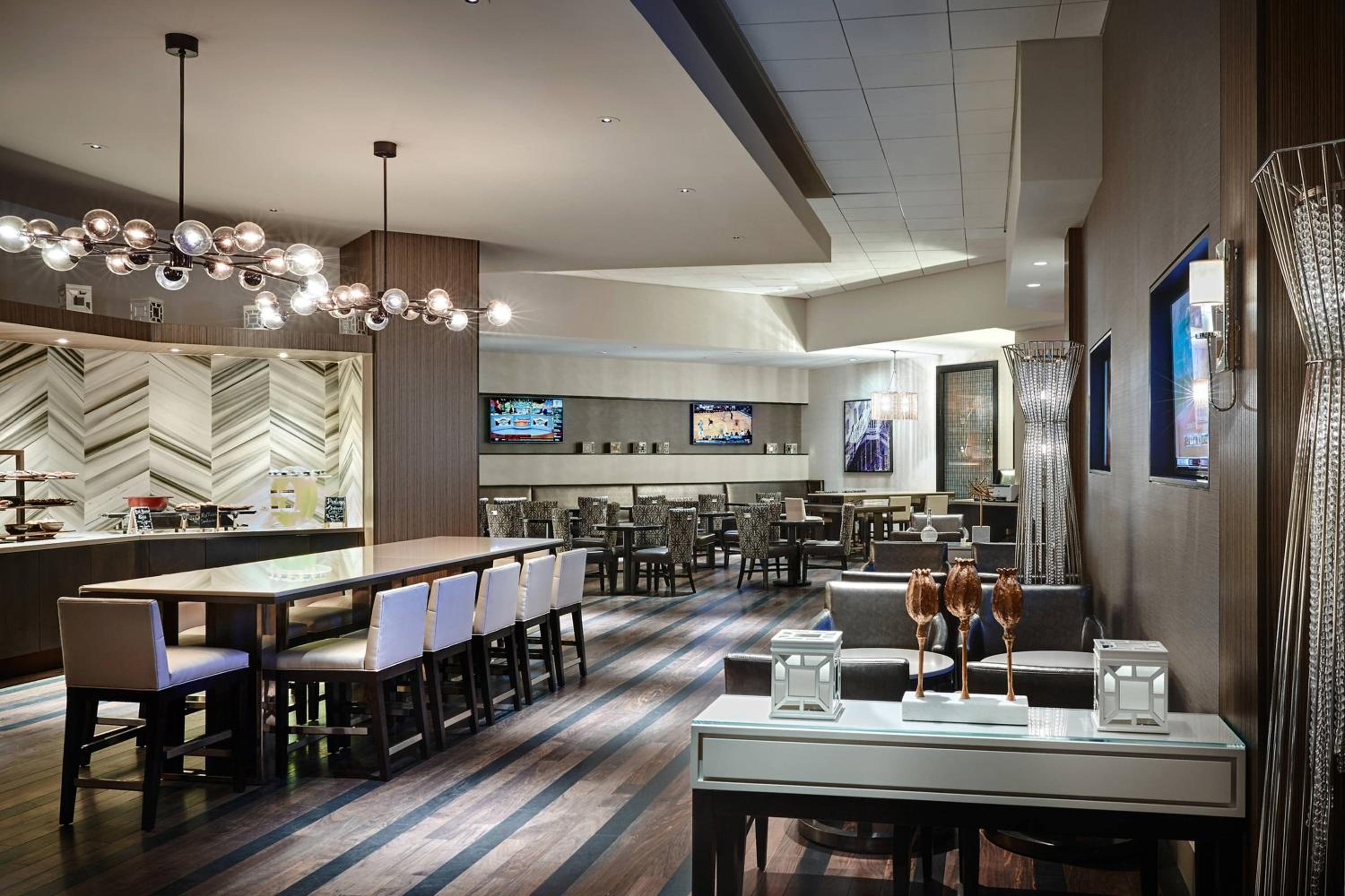 King Room with Club Lounge Access - Photo 5