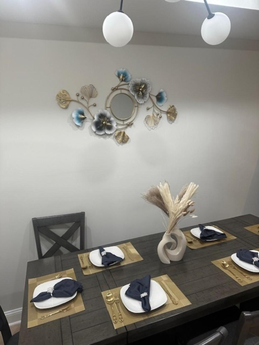 Four-Bedroom House photo 2