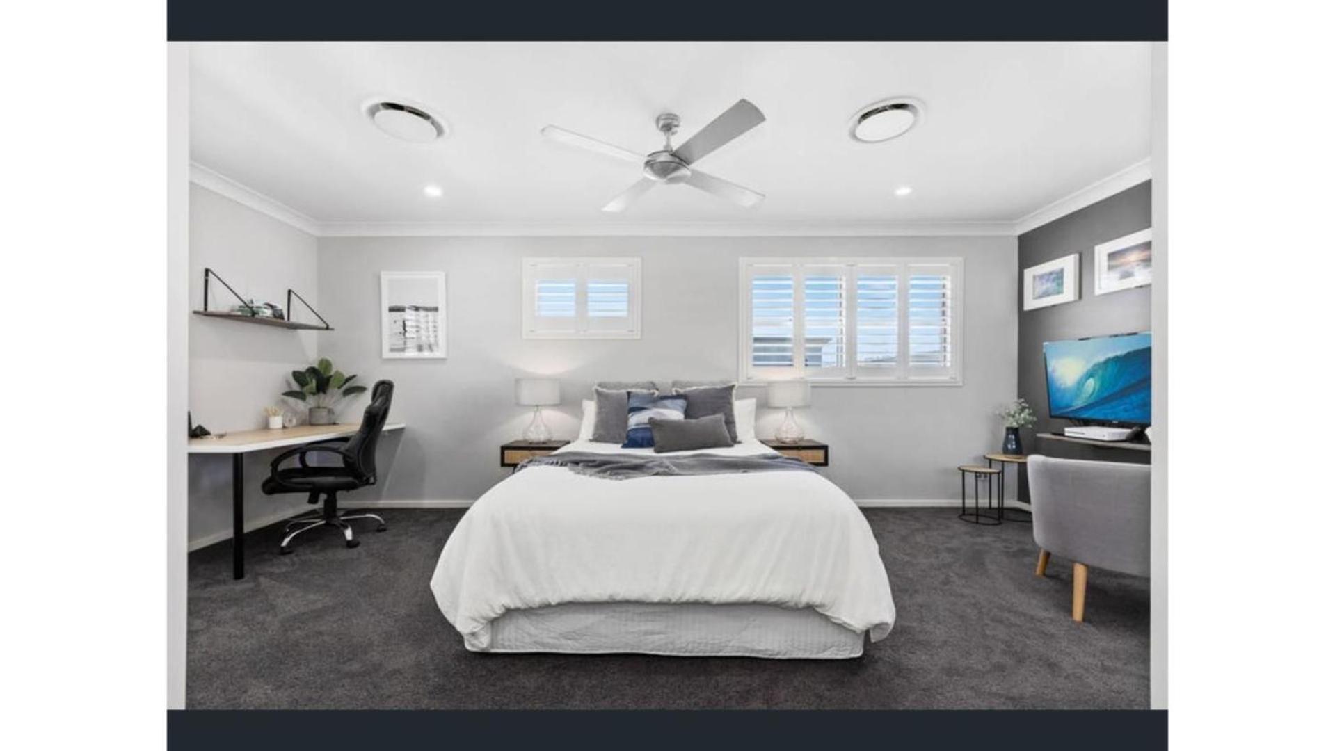 Four-Bedroom House photo 3