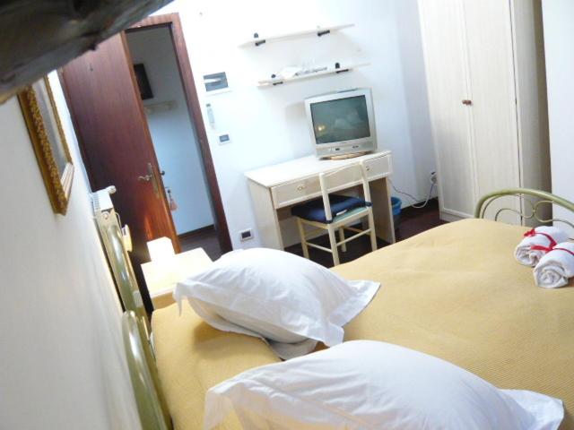 Budget Double or Twin Room photo 3