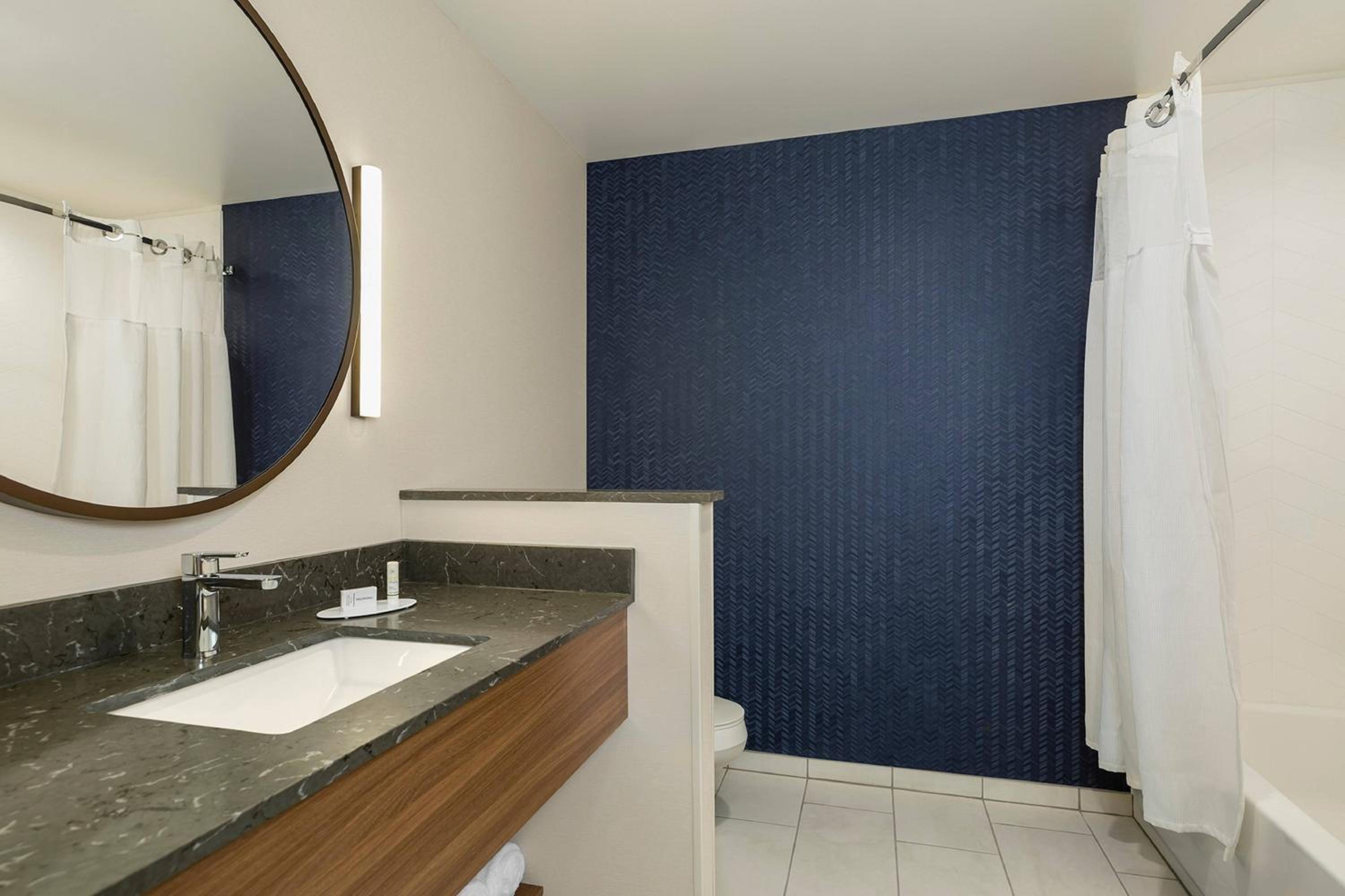 Suite, 2 Queen, Sofa bed - Photo 4