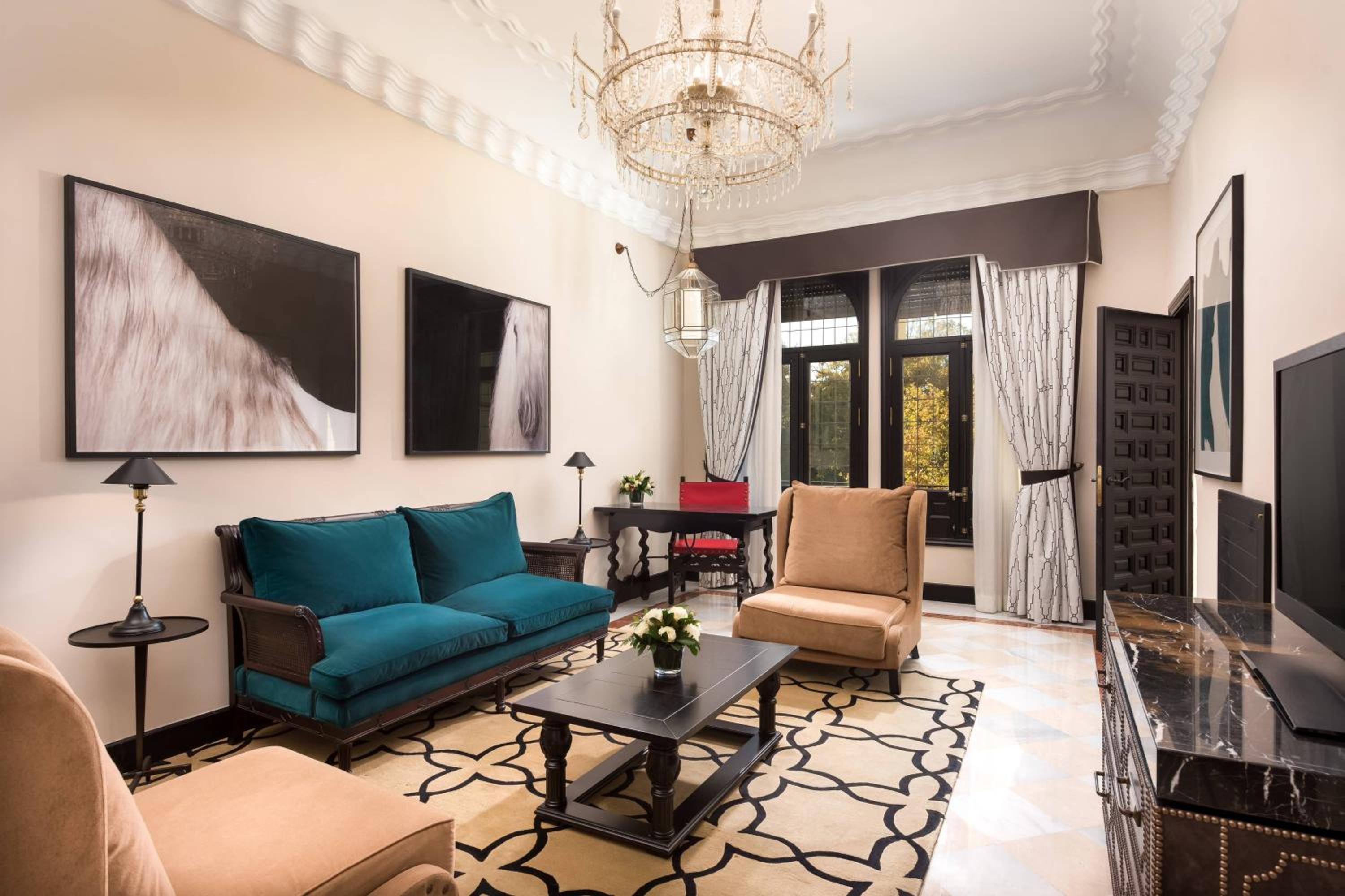 Deluxe King Suite