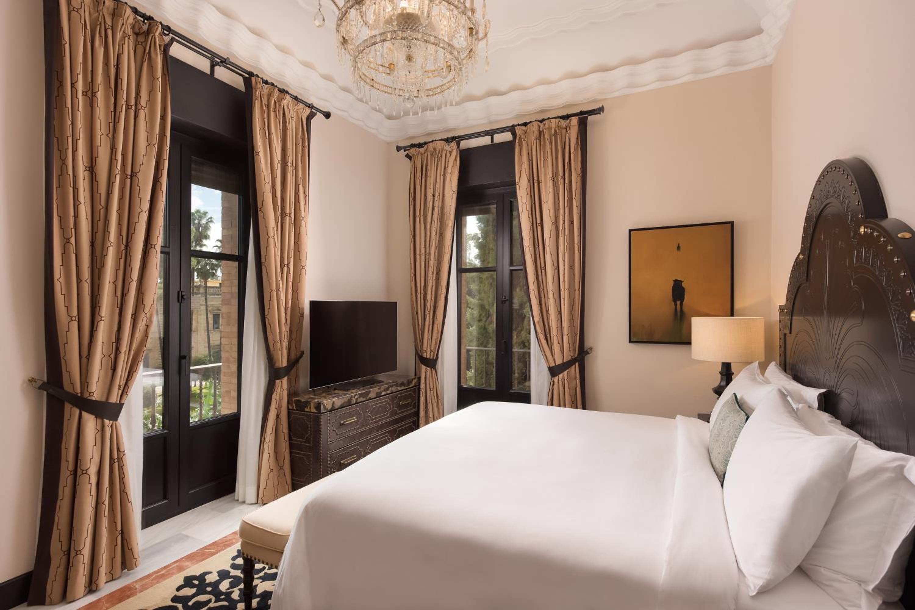 Premium Suite with City View thumbnail 5