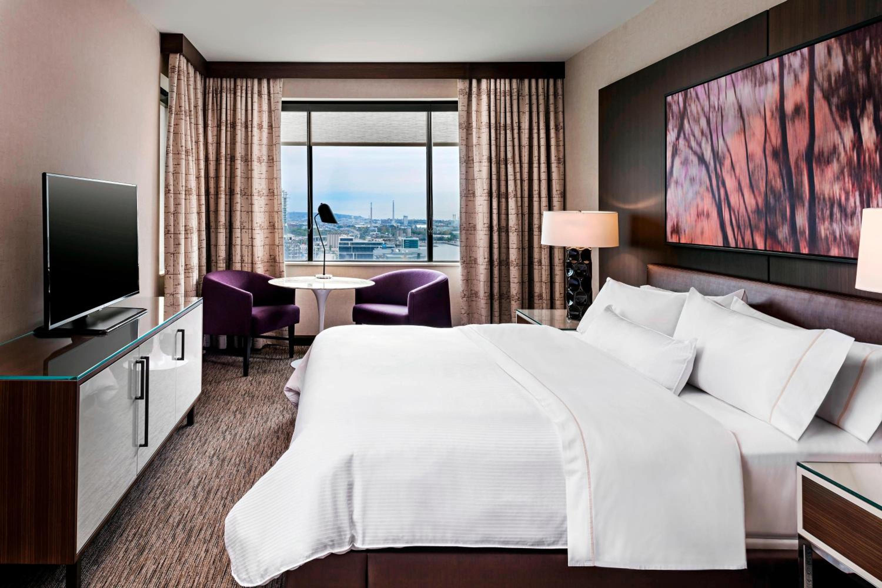 The Portlands Suite, 1 King, Lake View