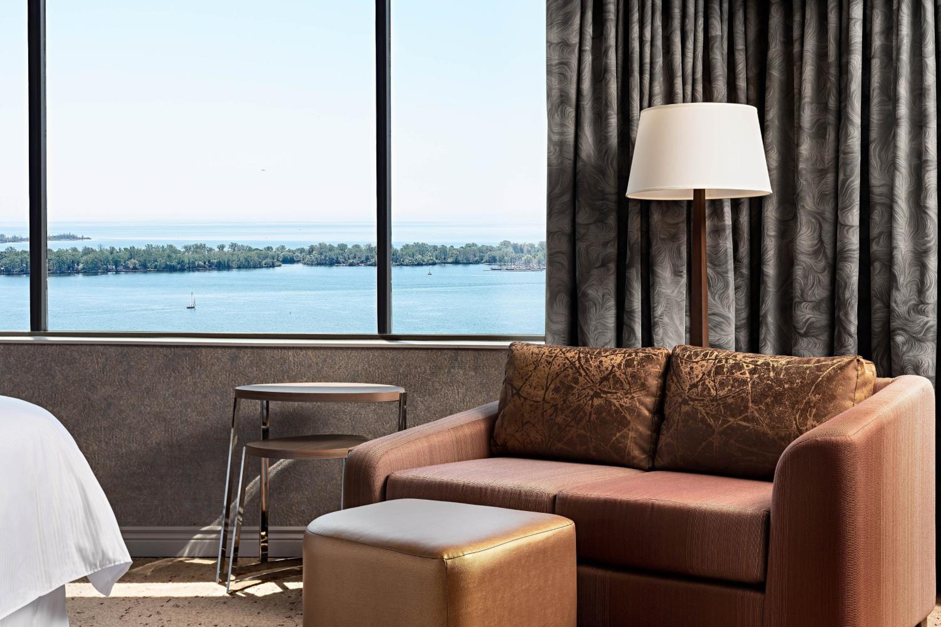 Junior Suite, 1 King, Sofa bed, Lake View thumbnail 5