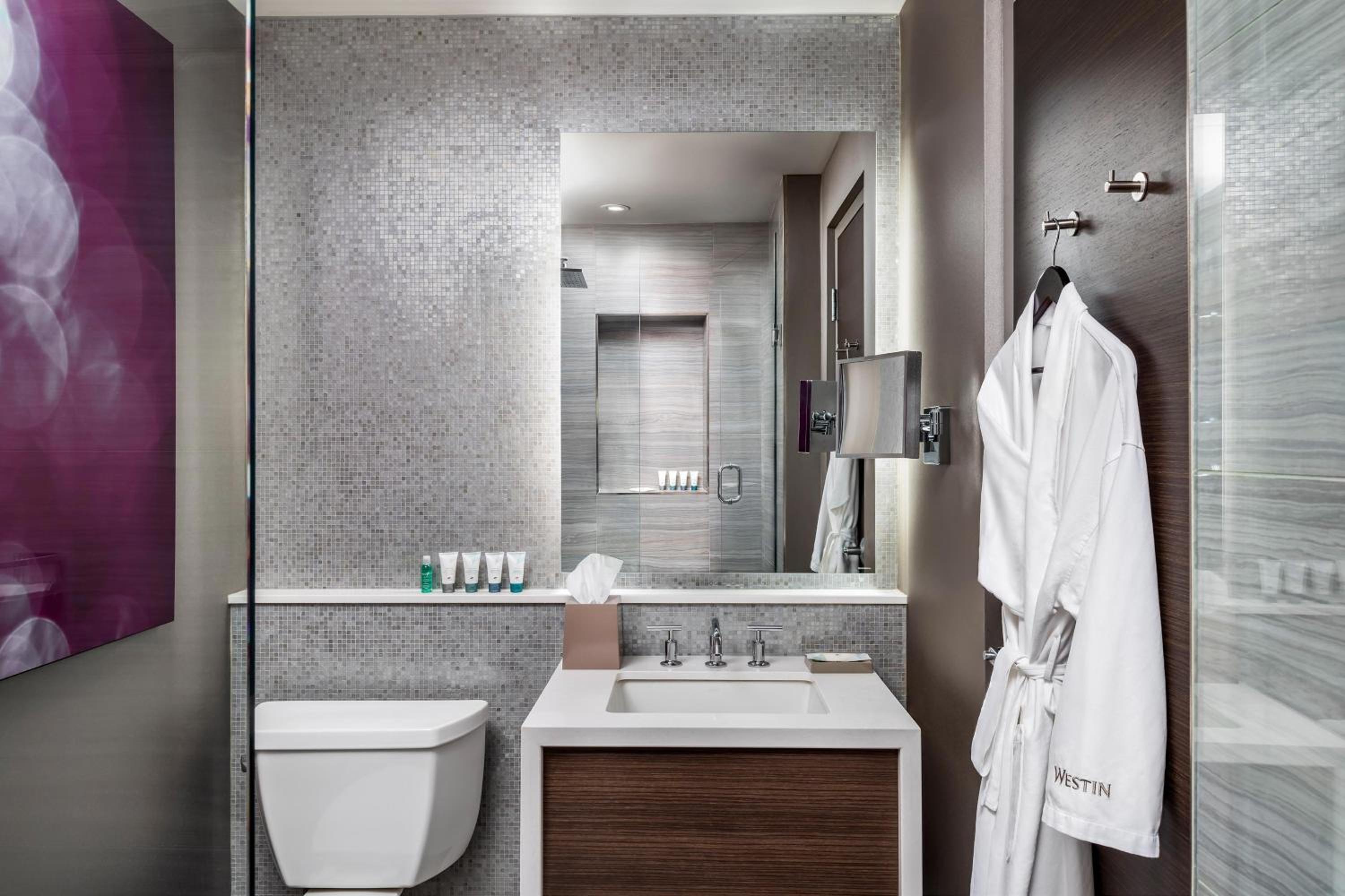 The Portlands Suite, 1 King, Lake View thumbnail 5