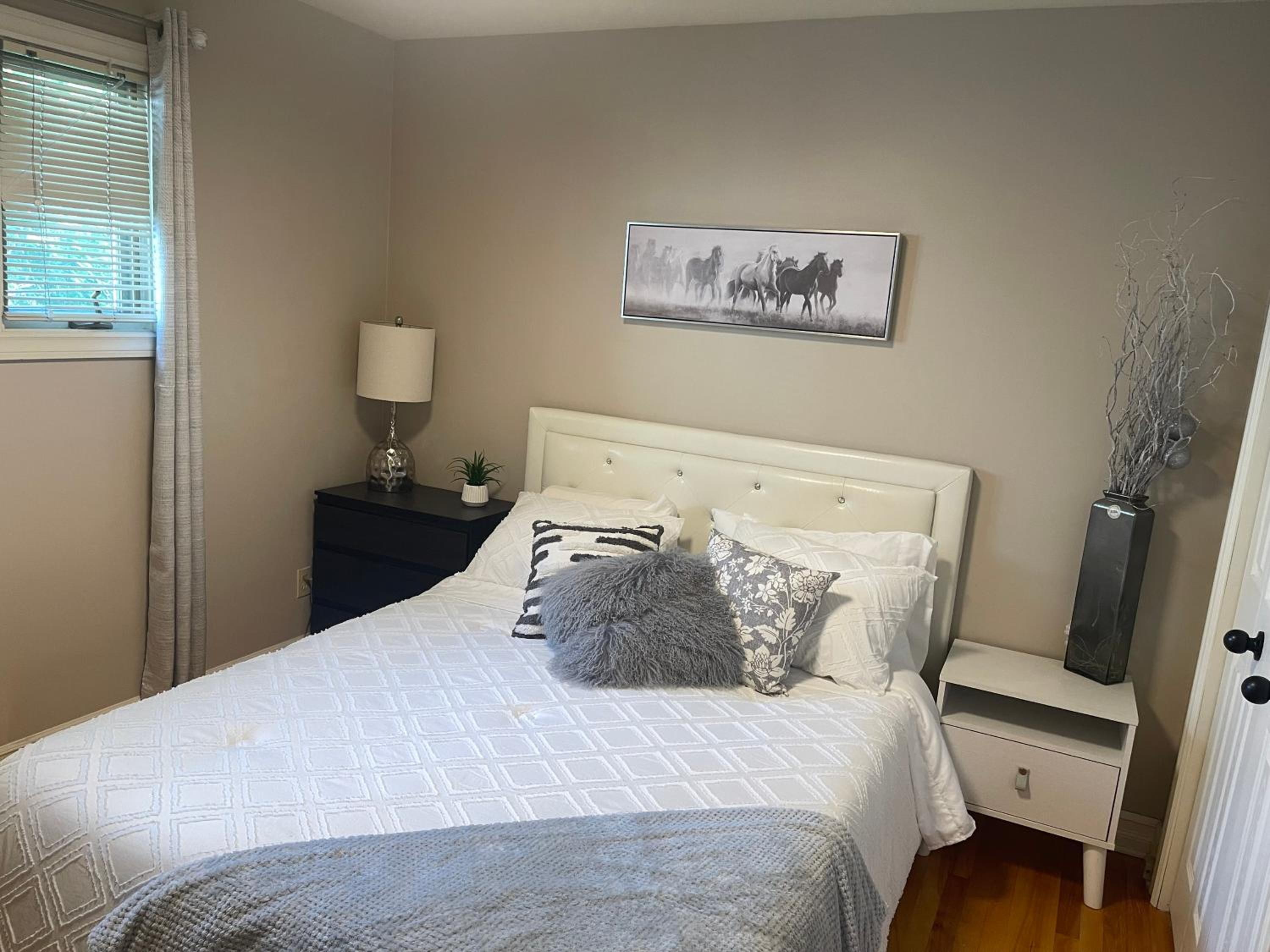 Five-Bedroom House photo 2