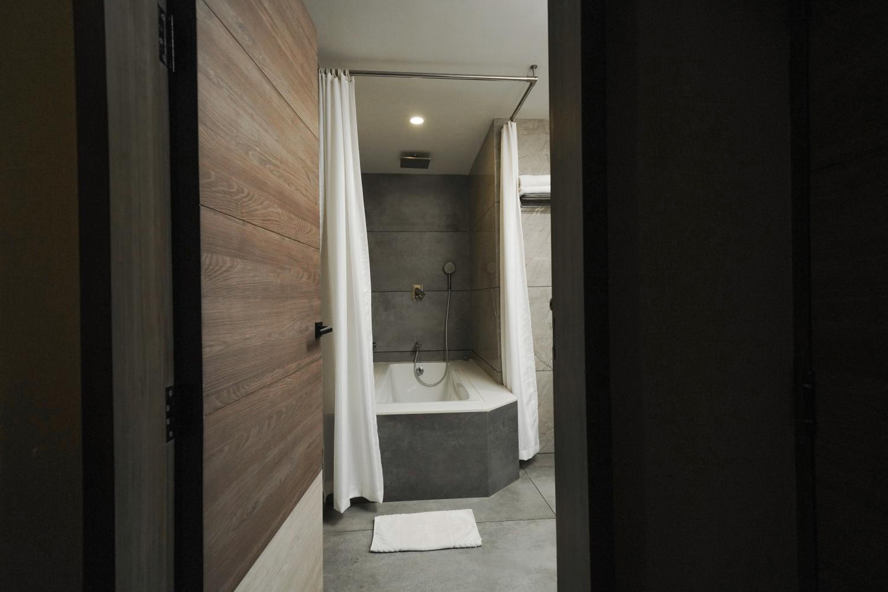 Suite with 15% off on session of 60 mins Spa Suite with 15% off on session of 60 mins Spa